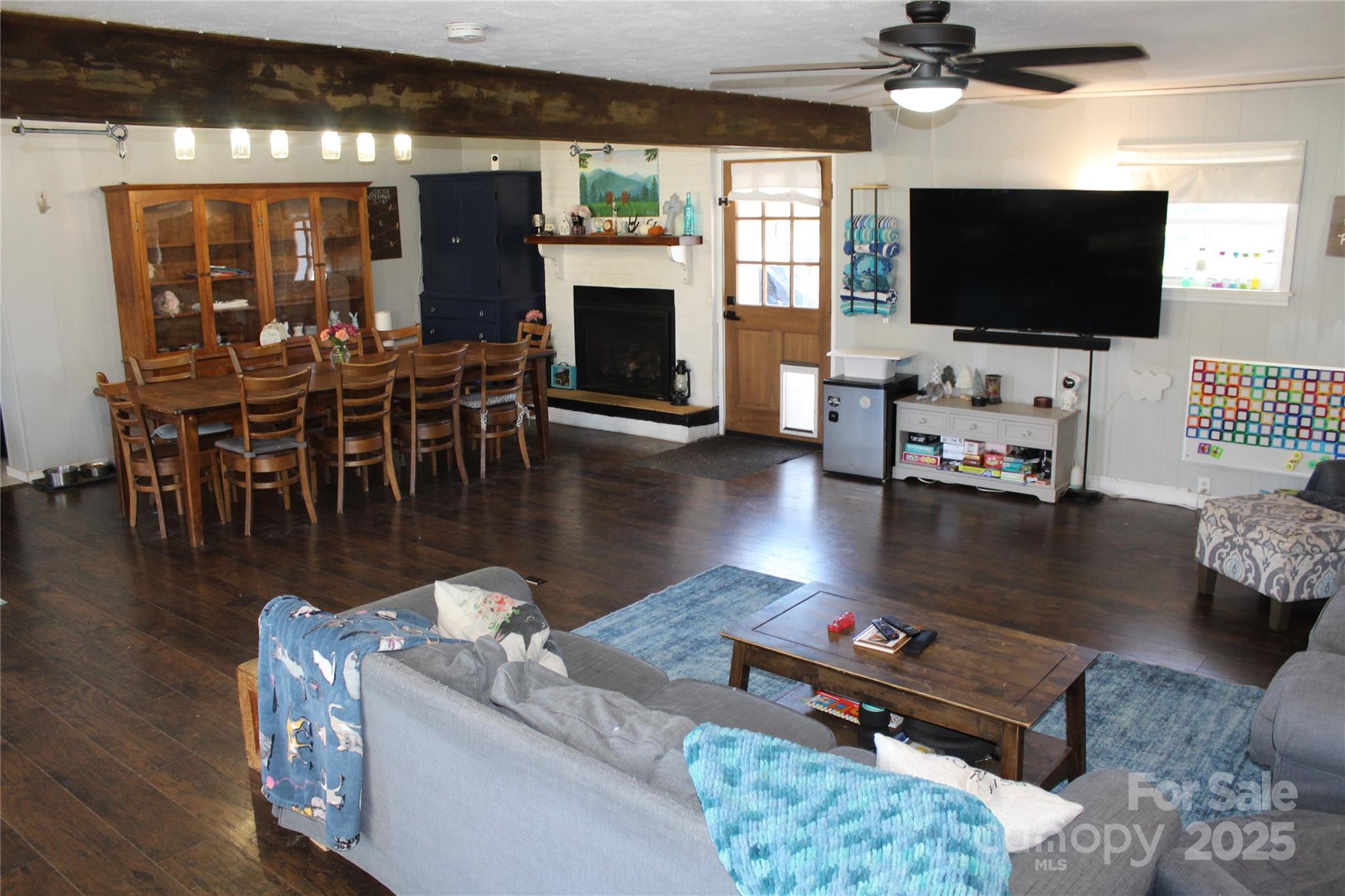 107 N Matthews Street — Morganton