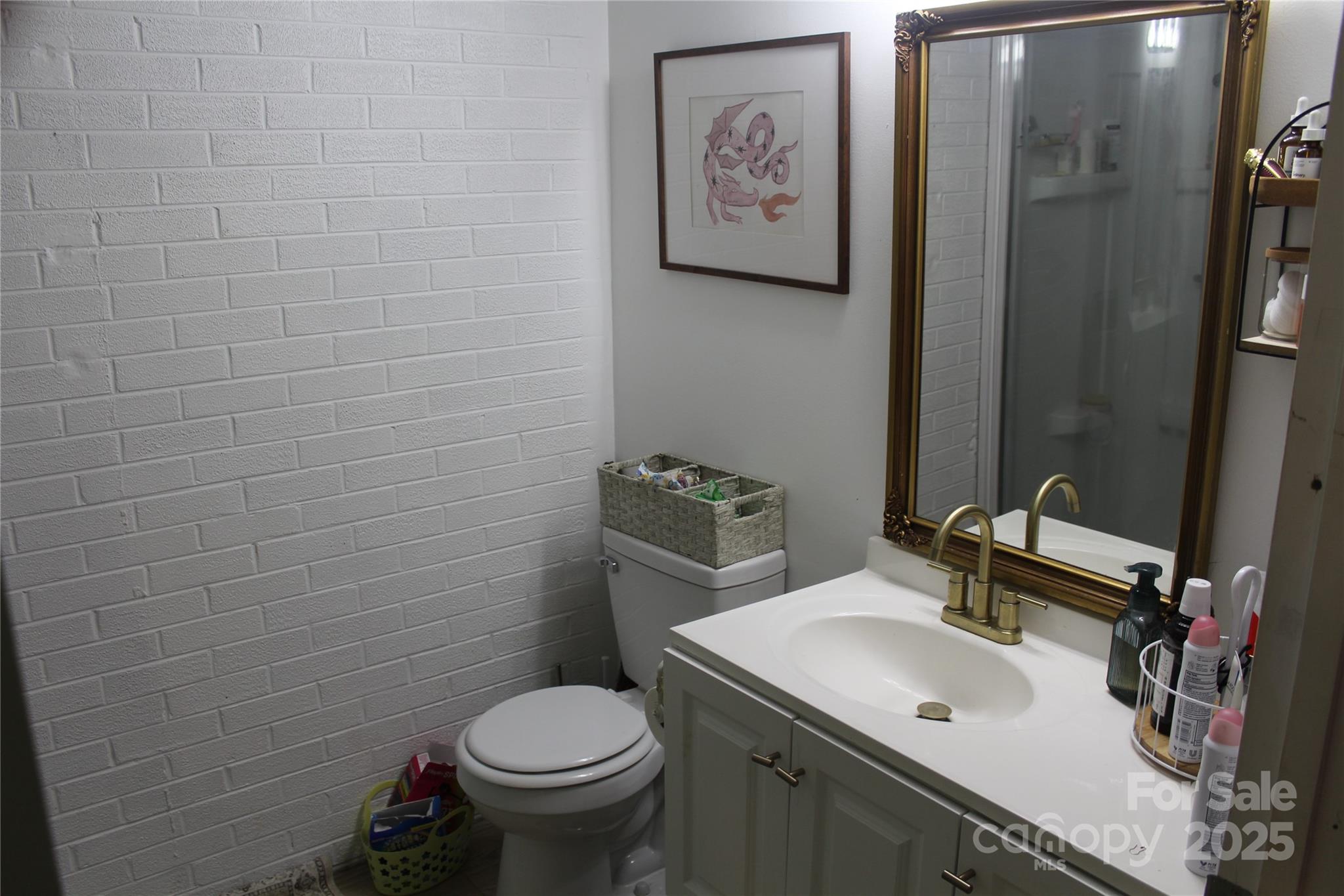 107 N Matthews Street — Morganton