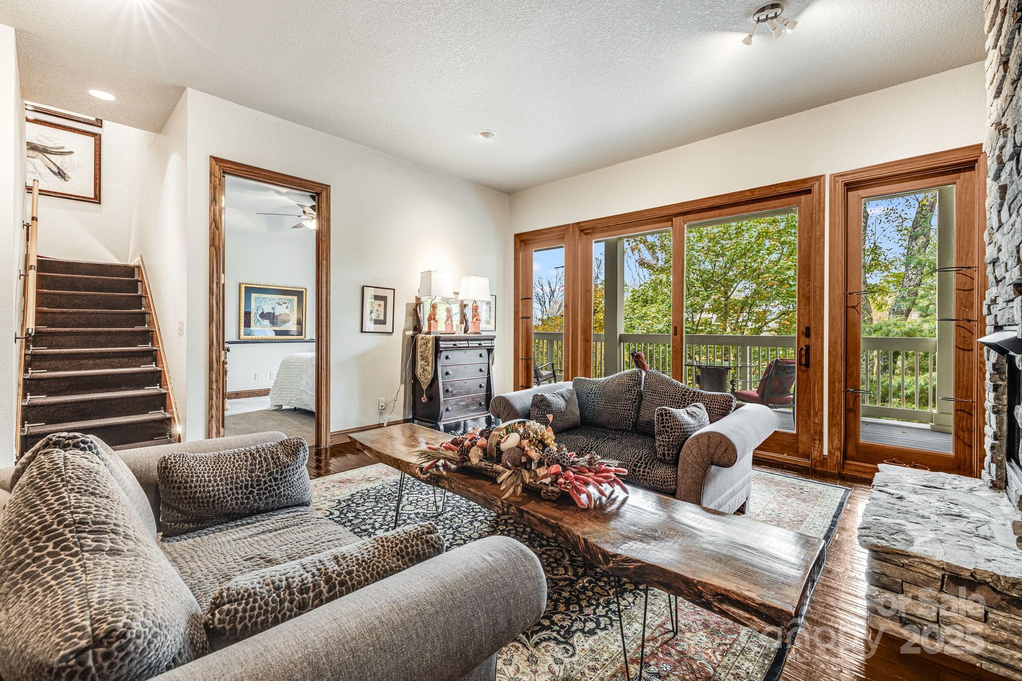 115 Mountainside Lane — Mars Hill