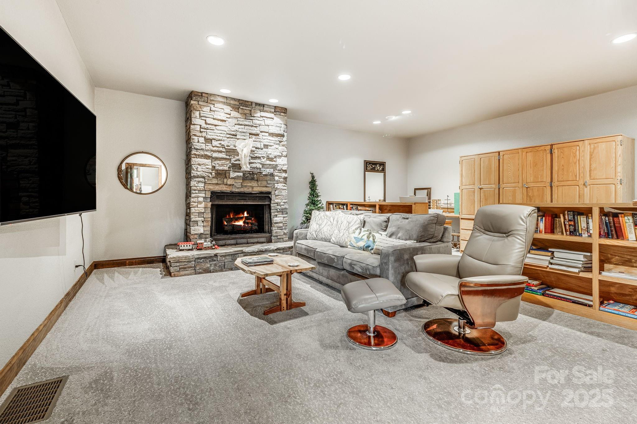 115 Mountainside Lane — Mars Hill