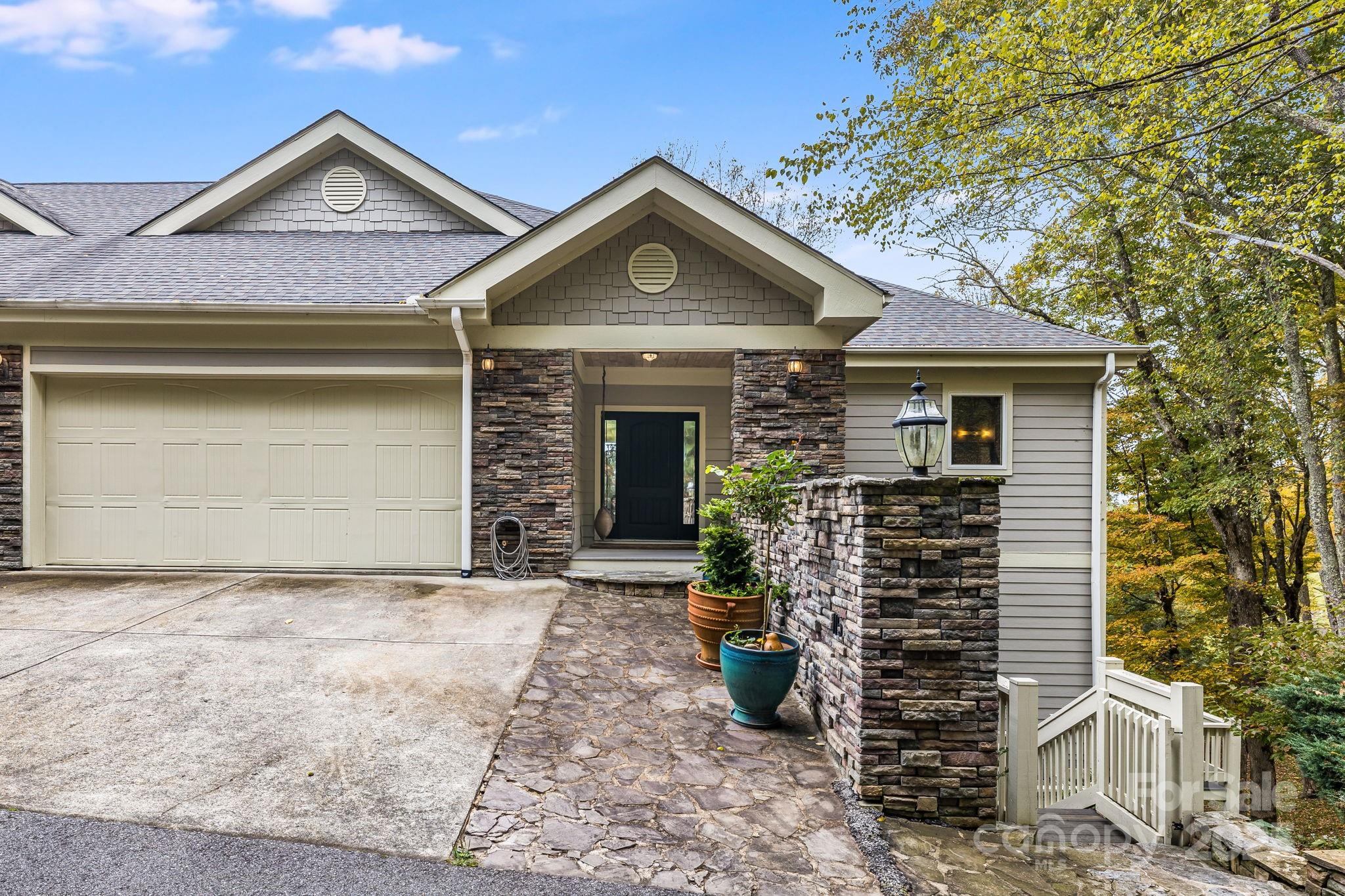 115 Mountainside Lane — Mars Hill