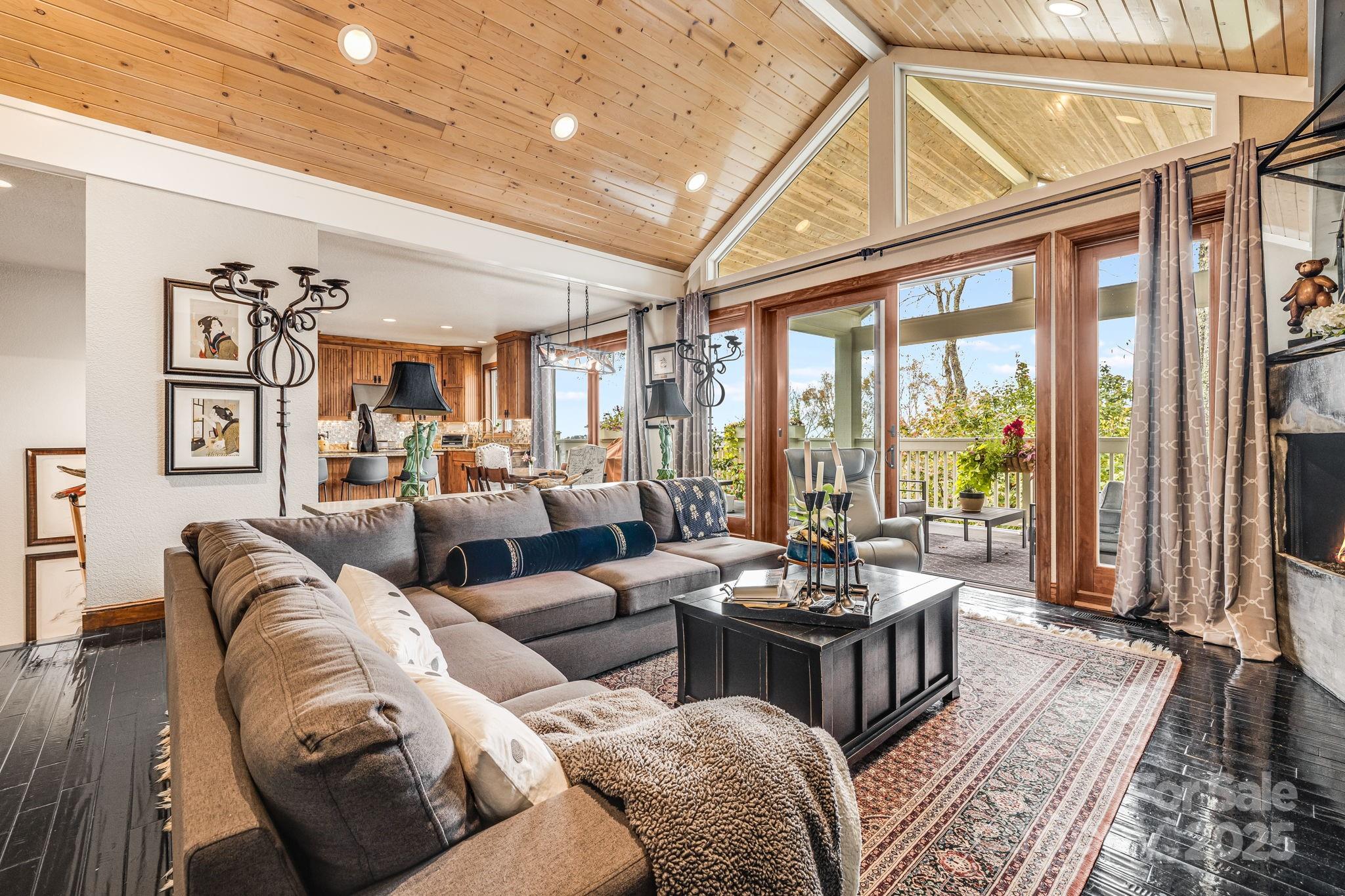 115 Mountainside Lane — Mars Hill