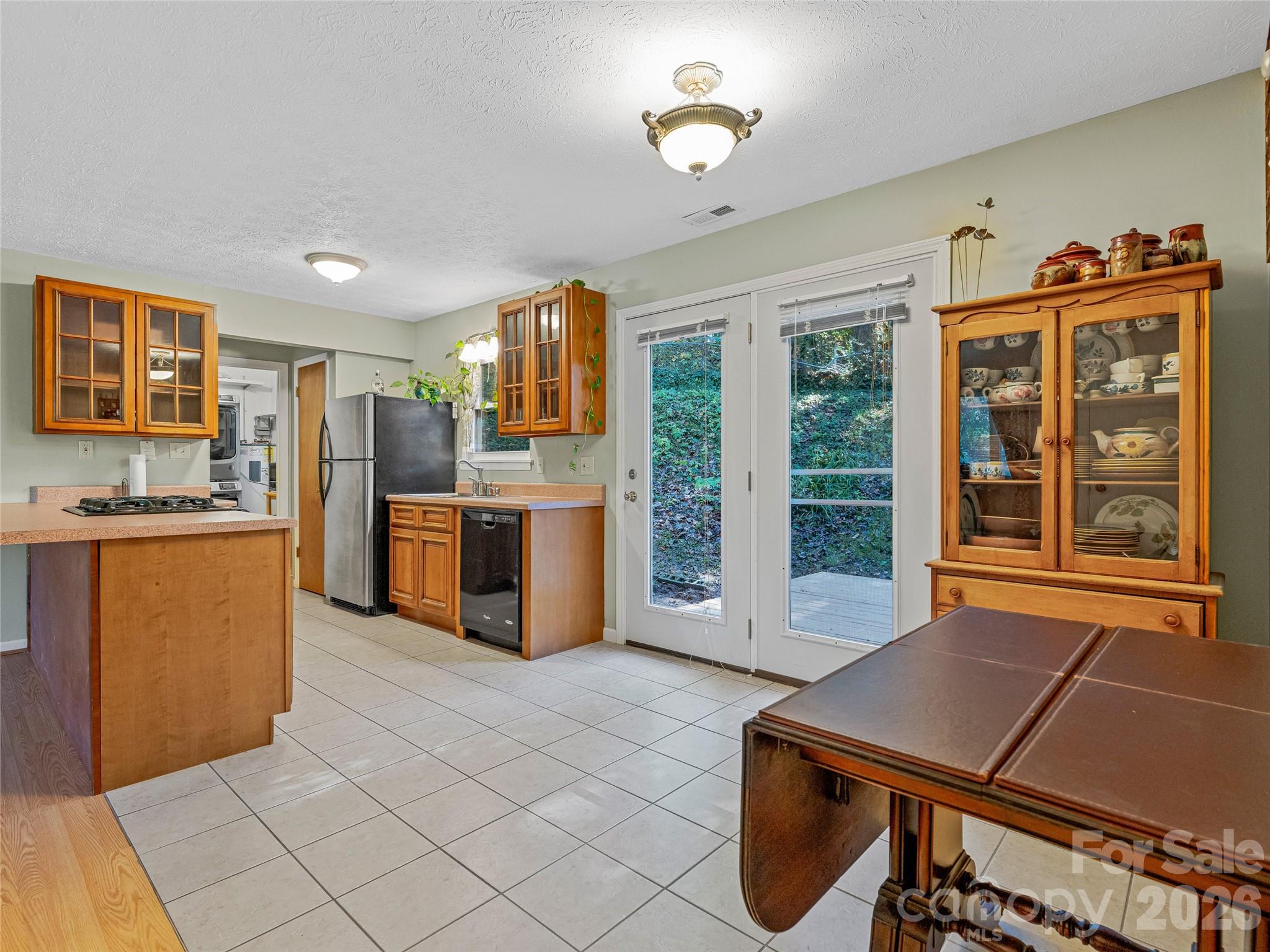 5 West Cove Street — Weaverville