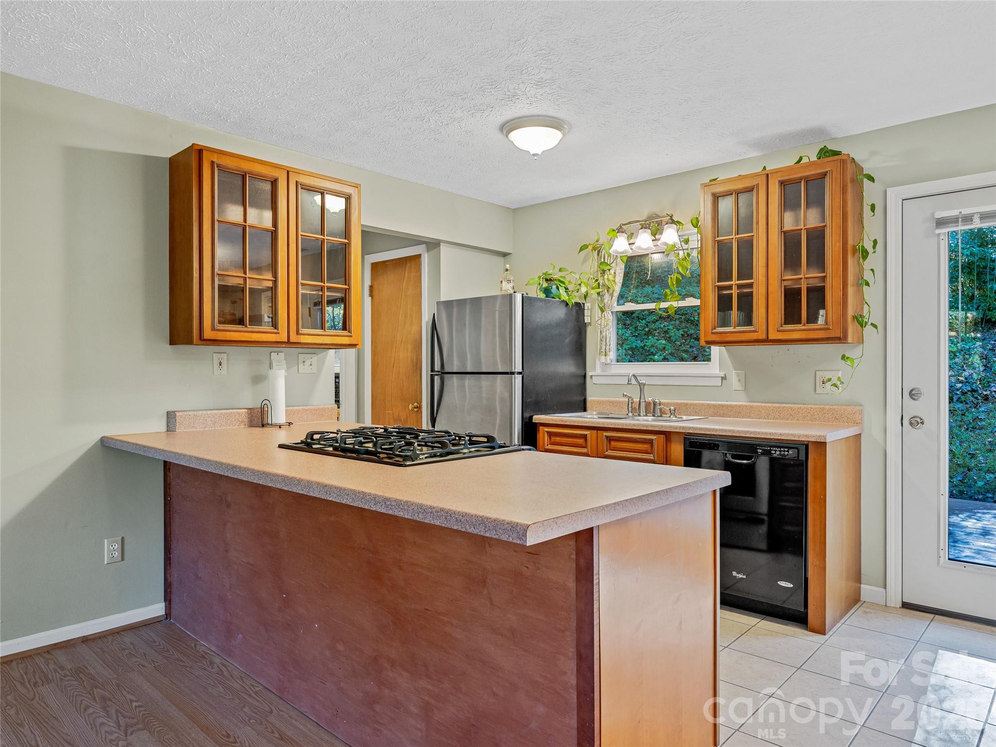 5 West Cove Street — Weaverville