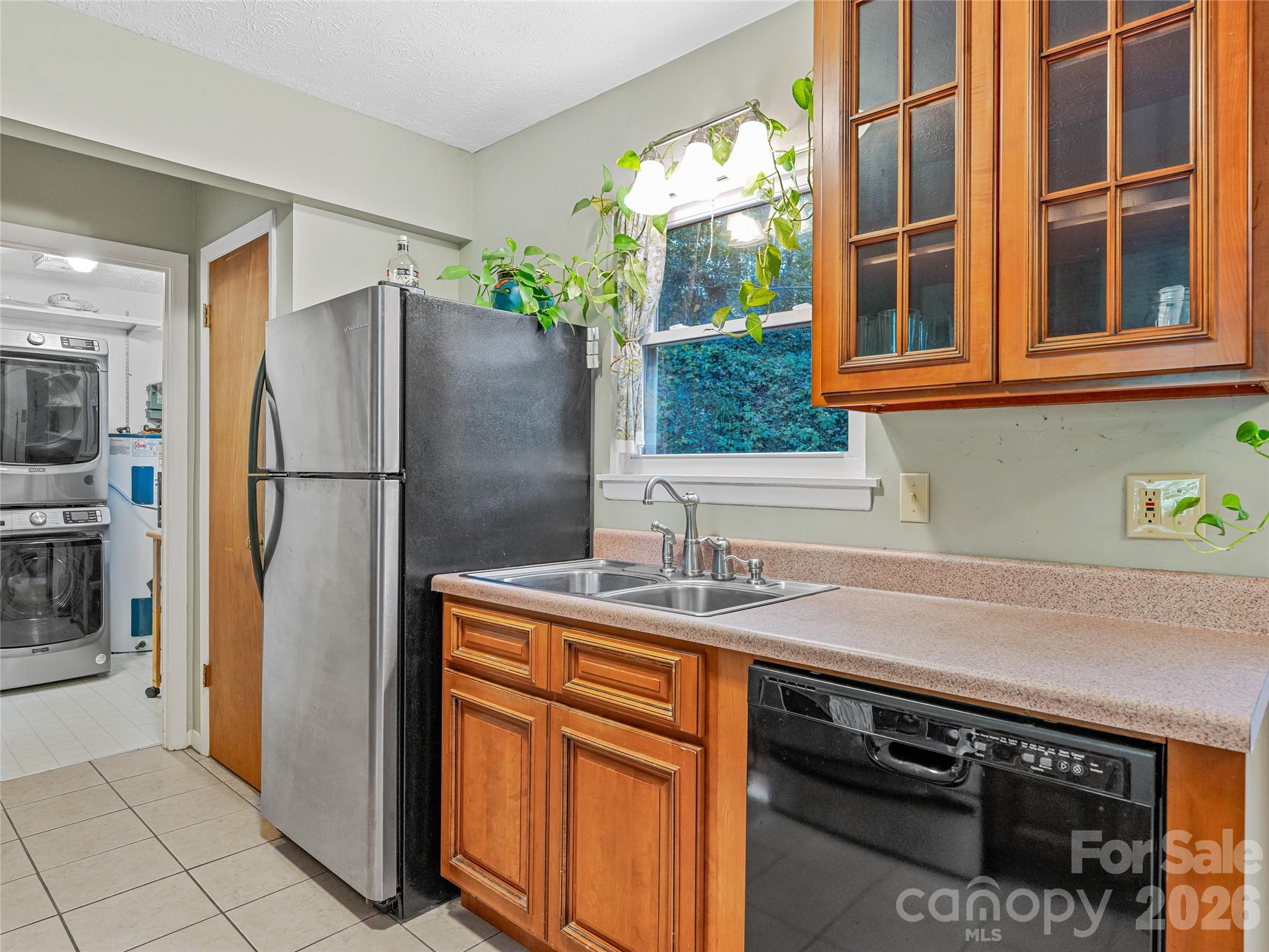 5 West Cove Street — Weaverville