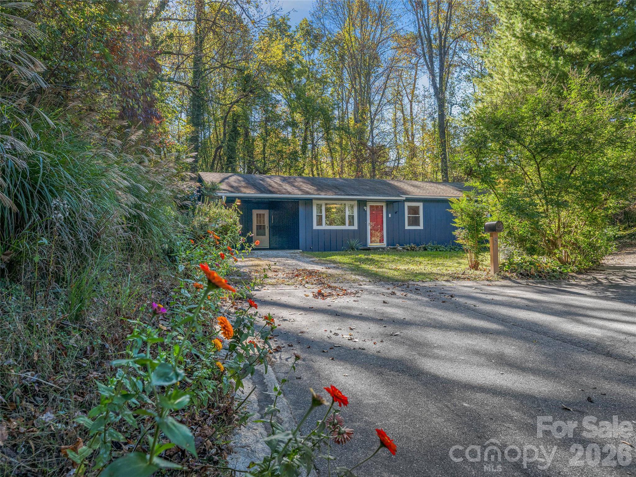 5 West Cove Street — Weaverville