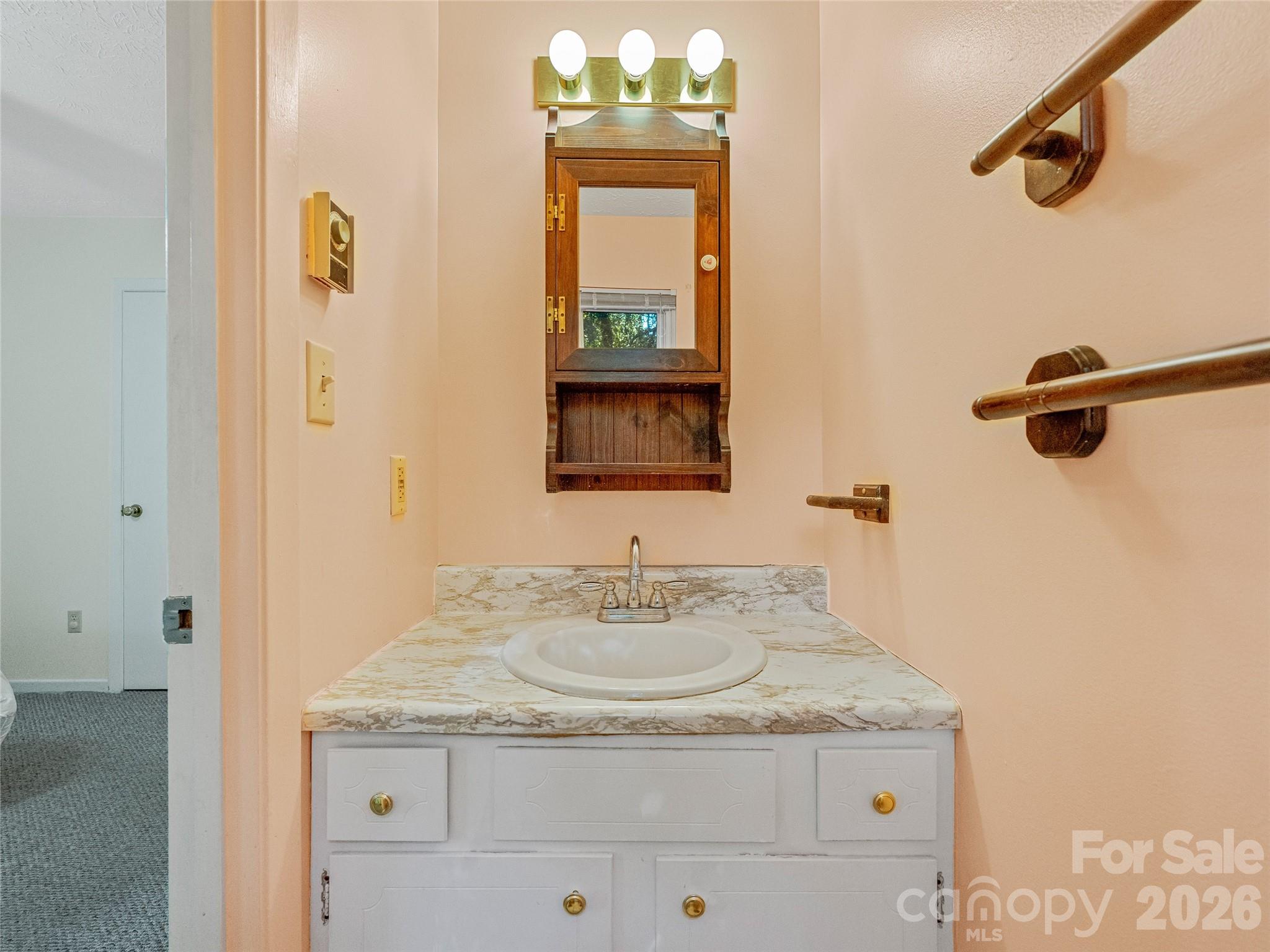 5 West Cove Street — Weaverville