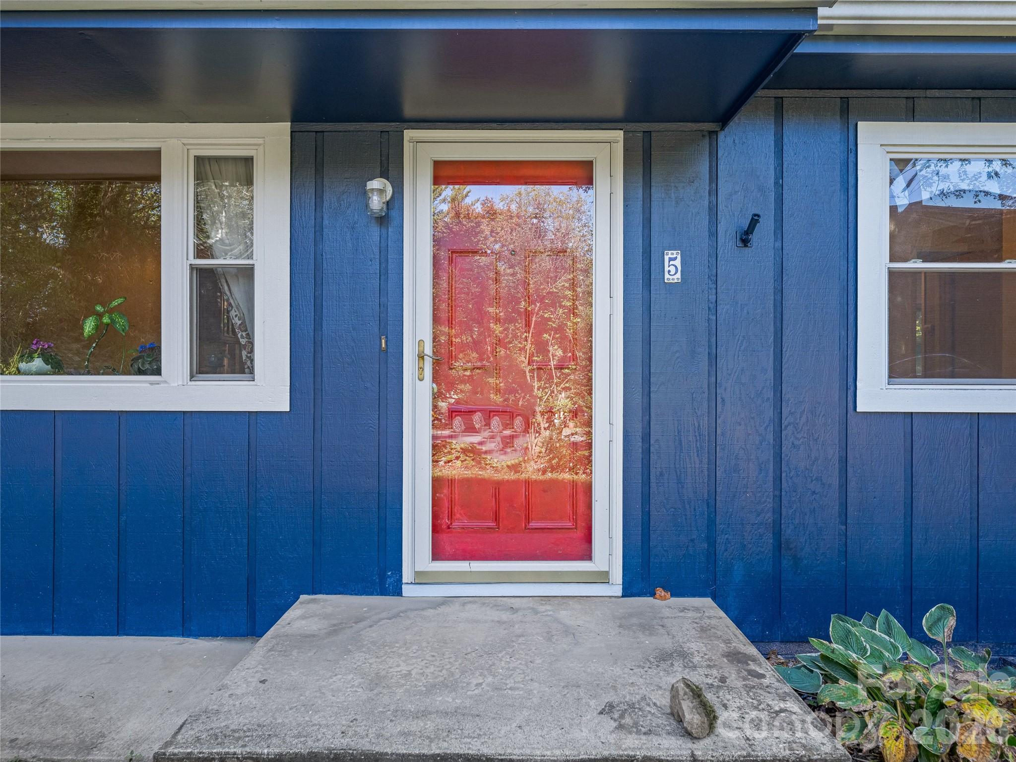 5 West Cove Street — Weaverville