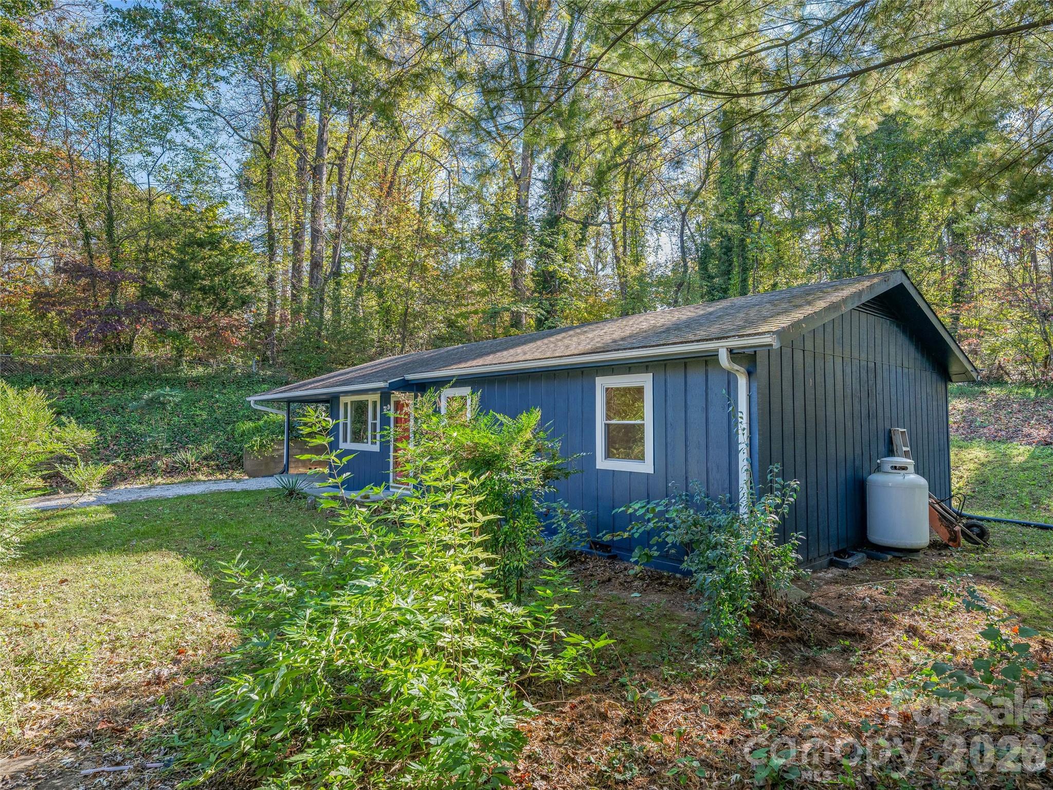 5 West Cove Street — Weaverville