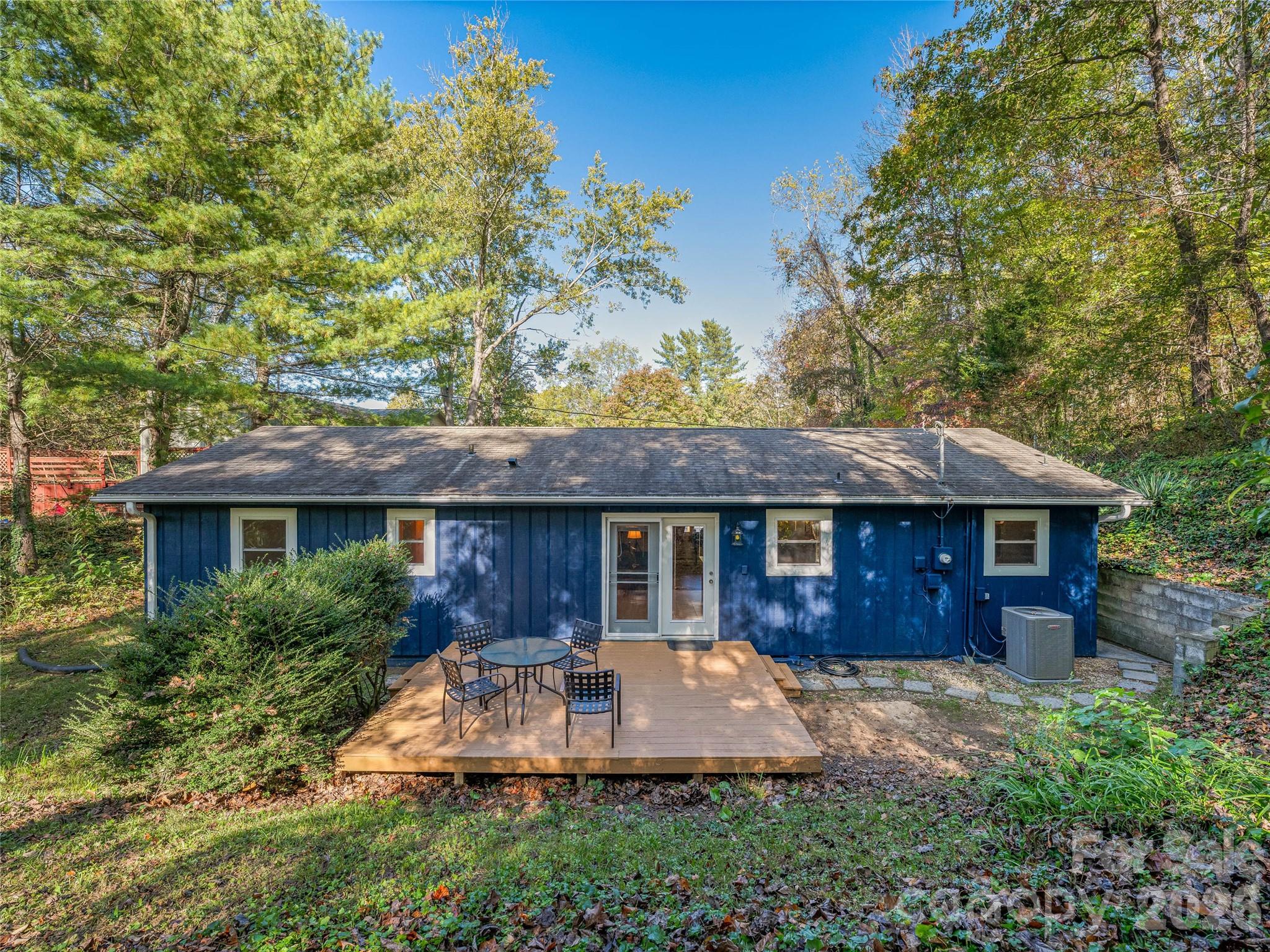 5 West Cove Street — Weaverville