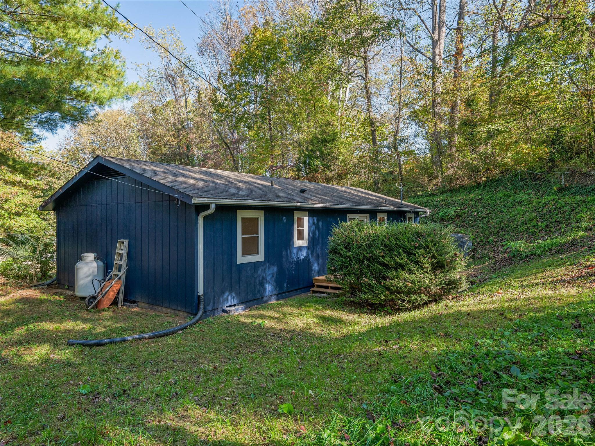 5 West Cove Street — Weaverville