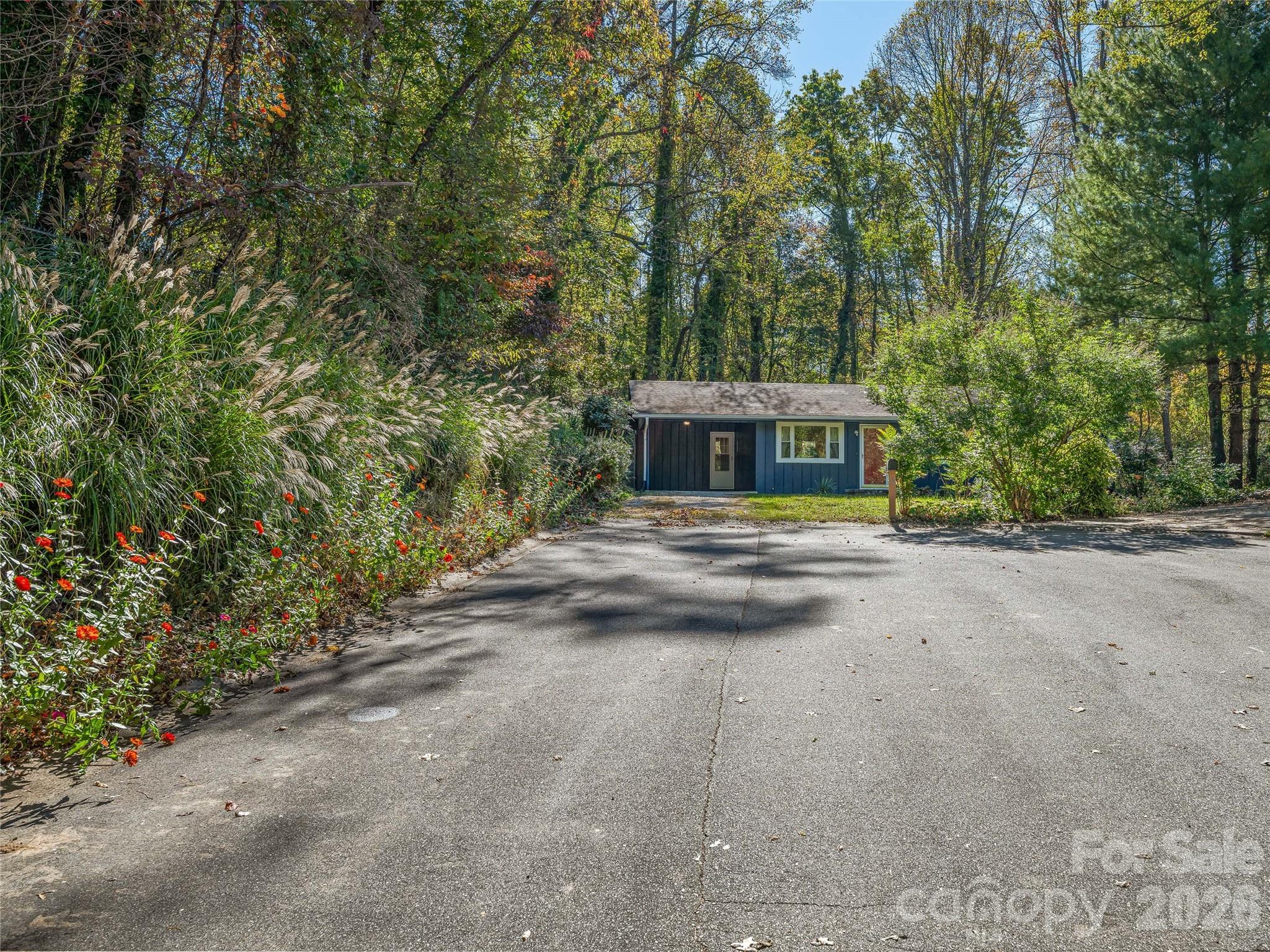 5 West Cove Street — Weaverville