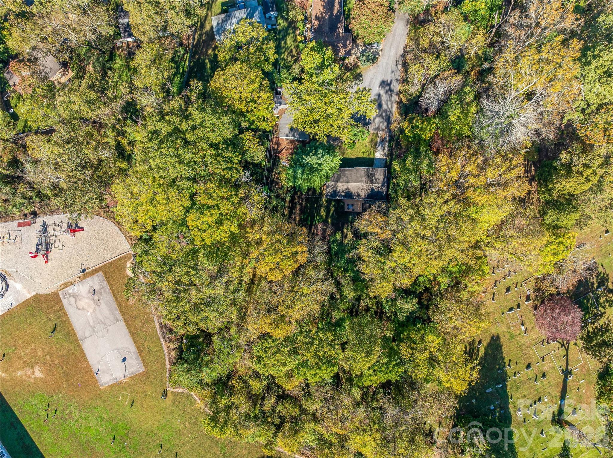 5 West Cove Street — Weaverville
