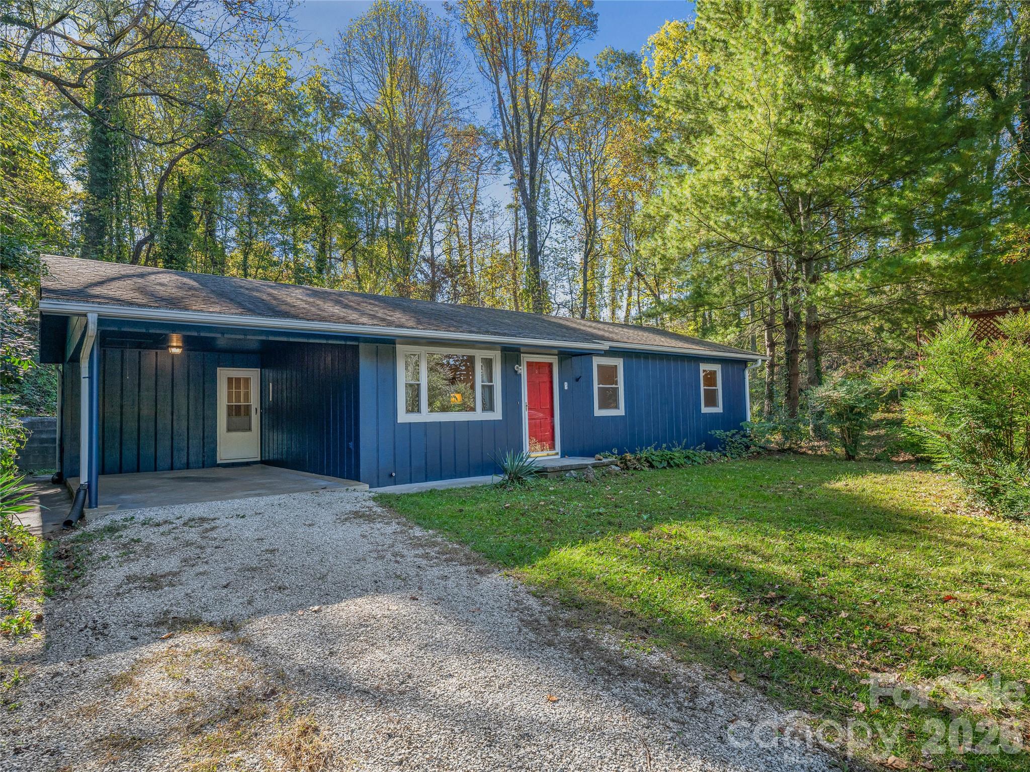 5 West Cove Street — Weaverville