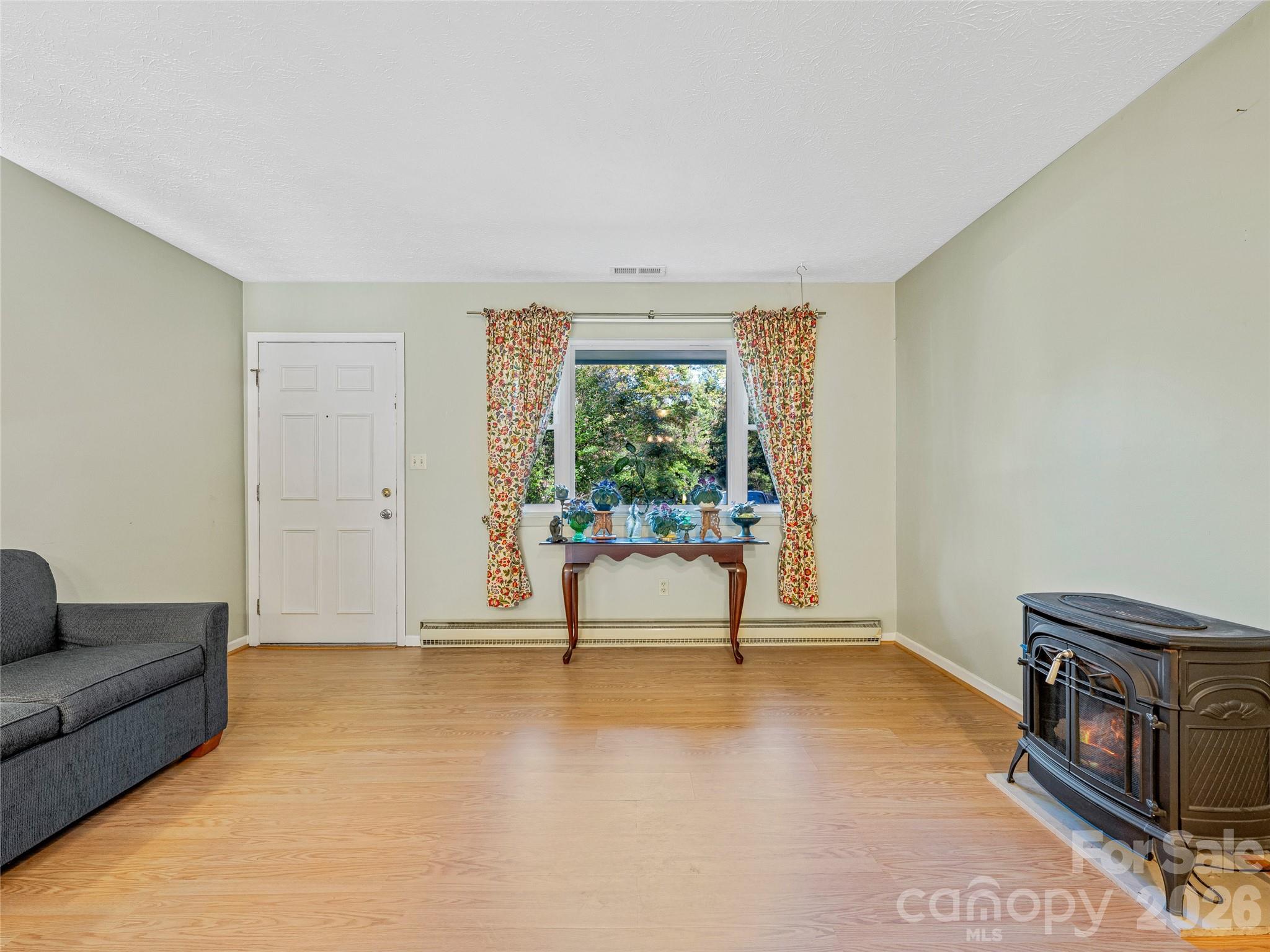 5 West Cove Street — Weaverville