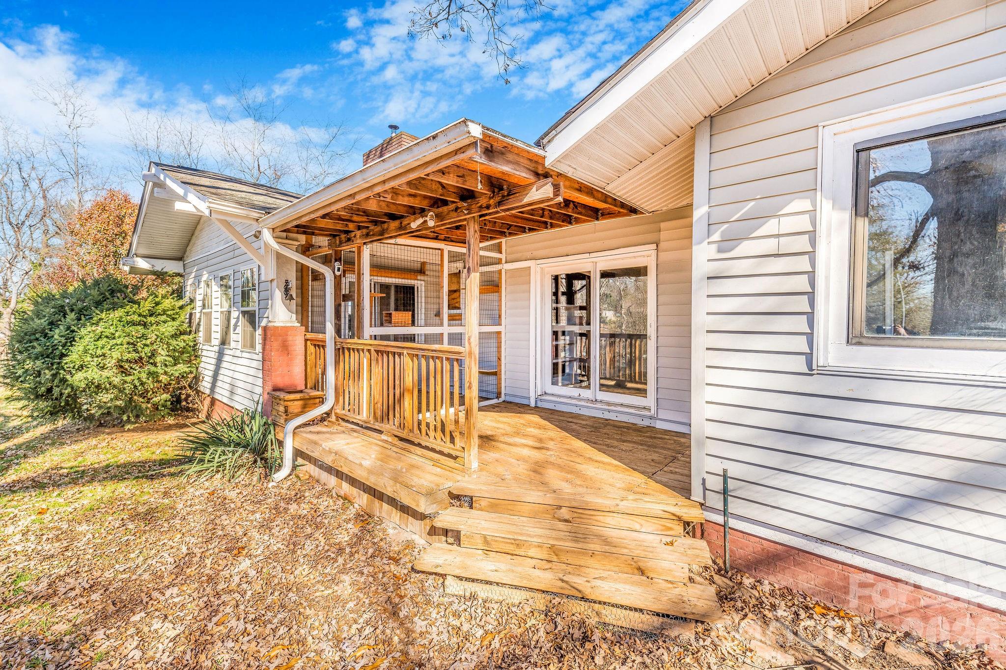107 Woodland Church Road — Clyde