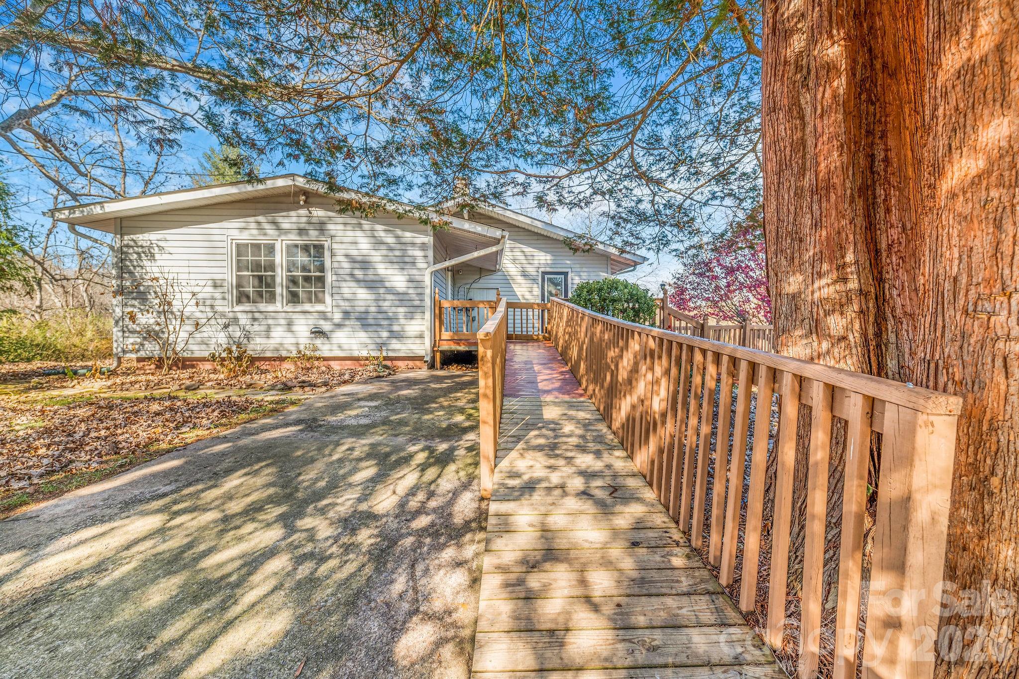 107 Woodland Church Road — Clyde
