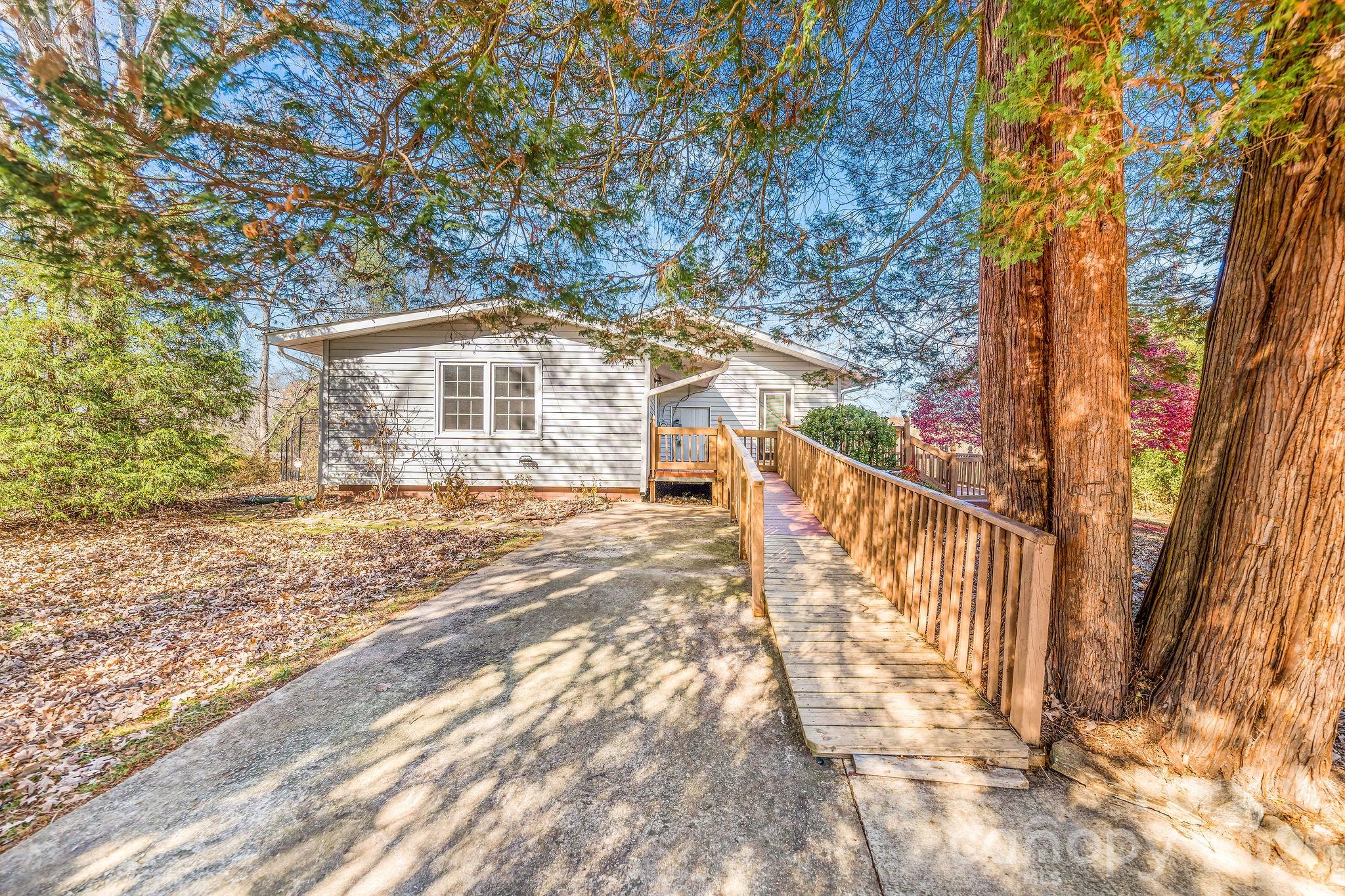 107 Woodland Church Road — Clyde