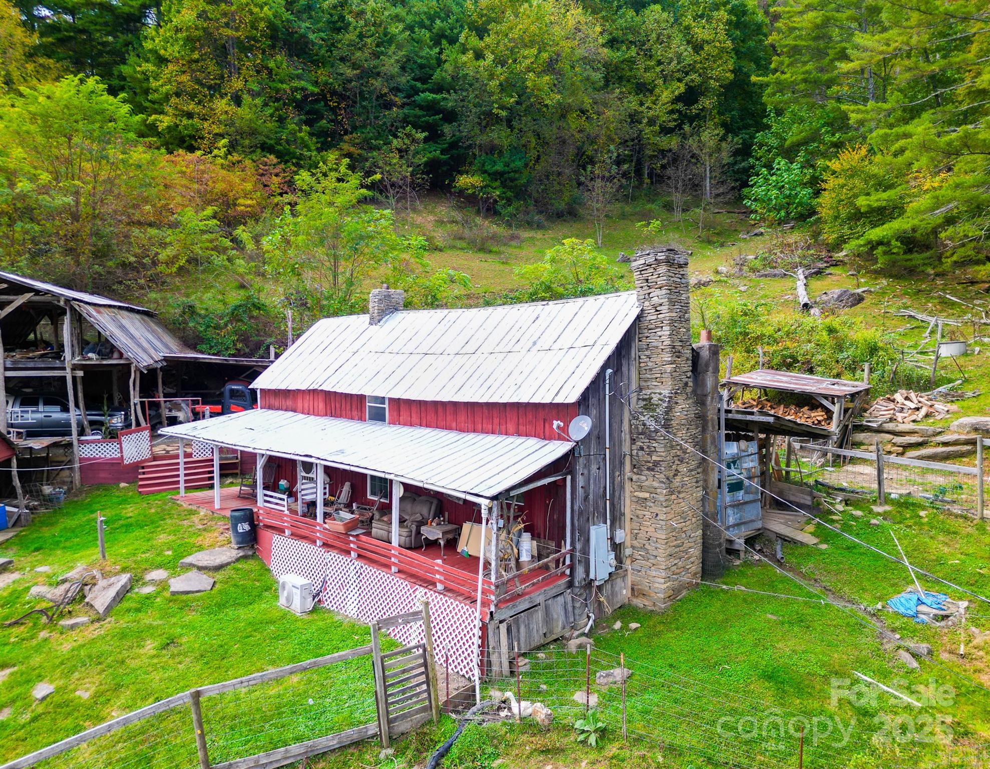 105 Home Place Road — Maggie Valley
