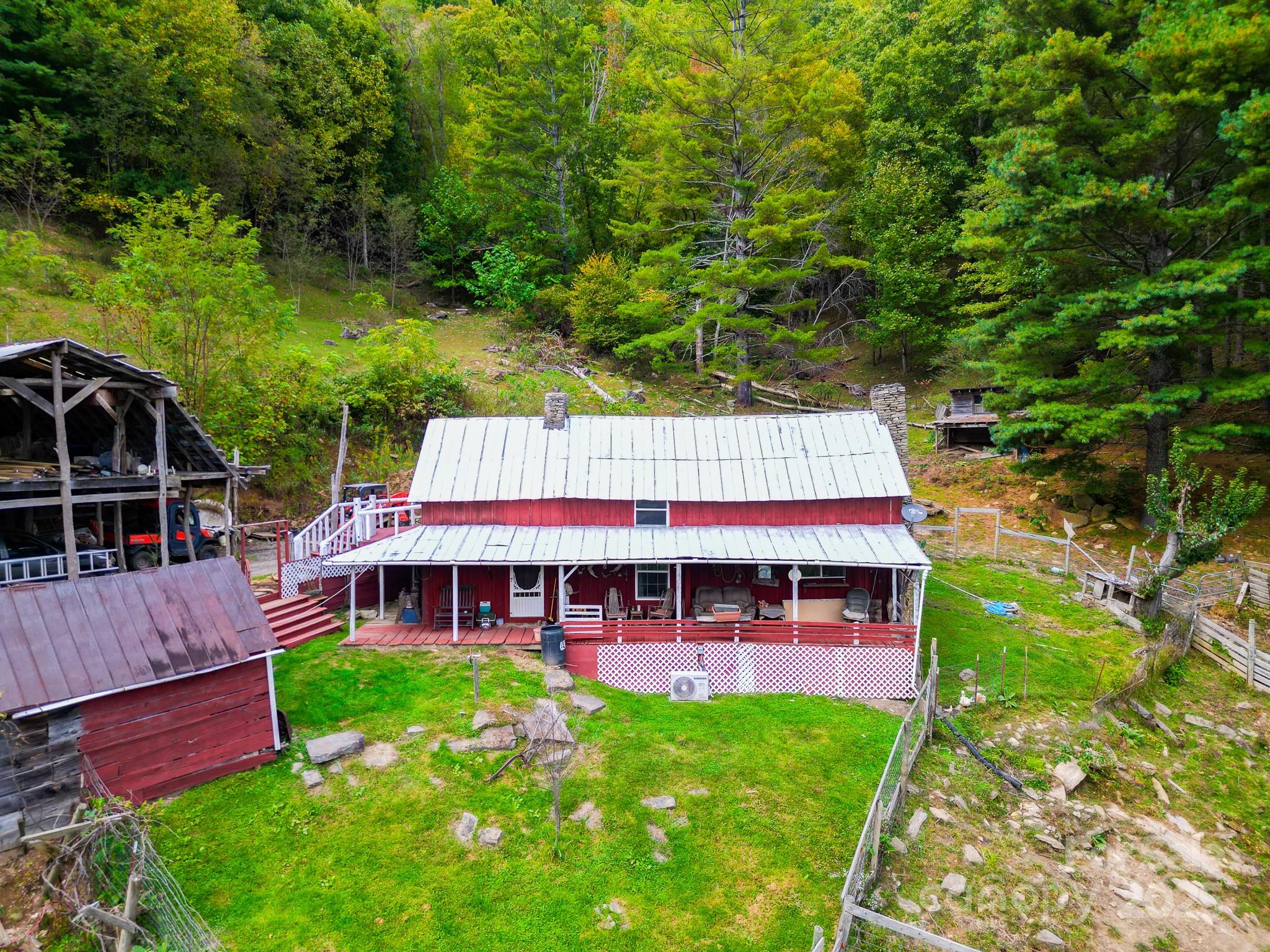 105 Home Place Road — Maggie Valley