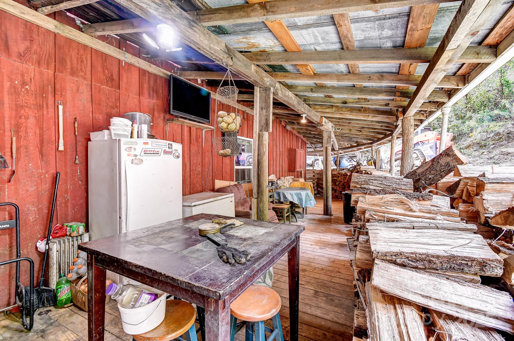 105 Home Place Road — Maggie Valley