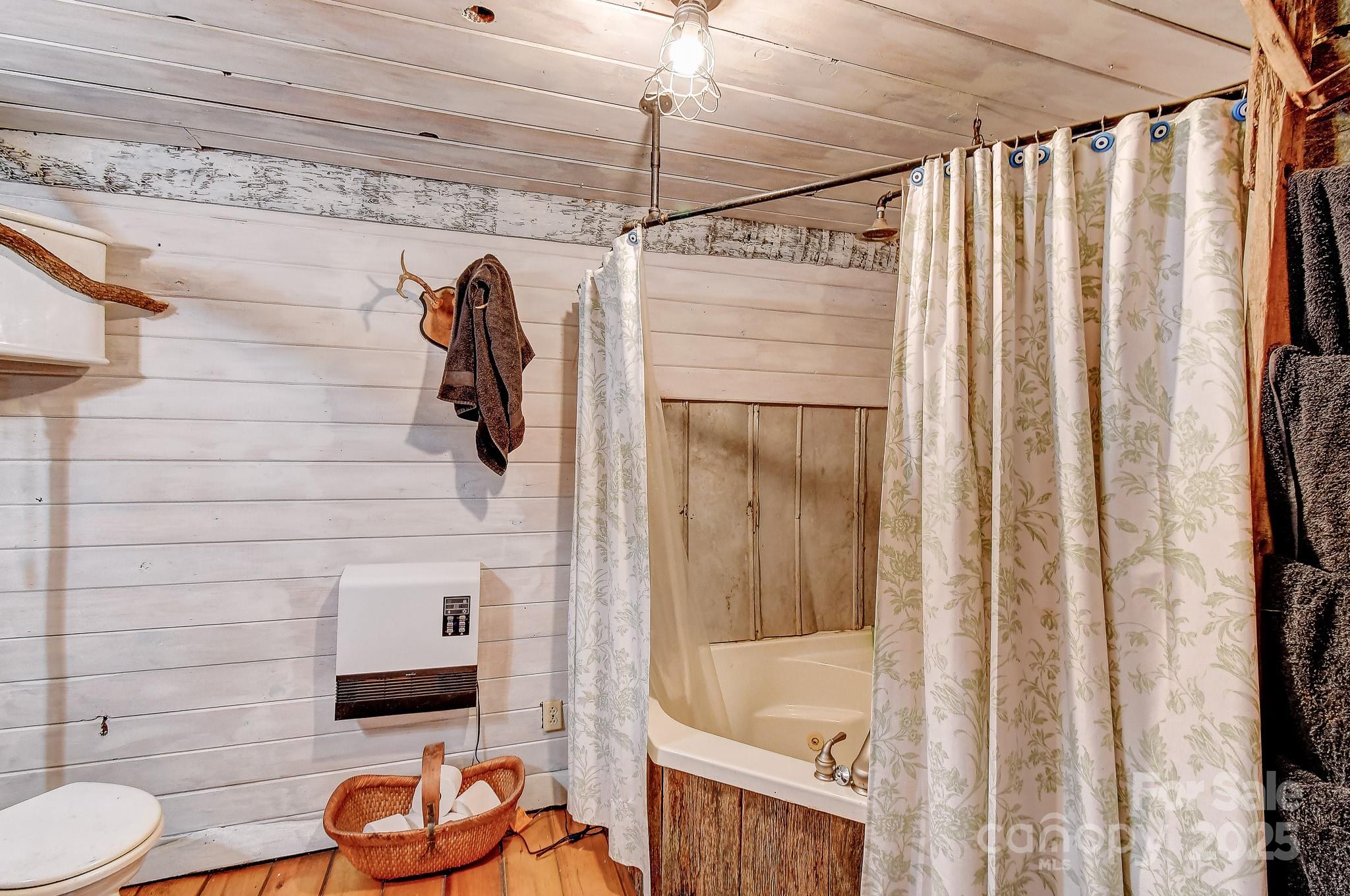 105 Home Place Road — Maggie Valley