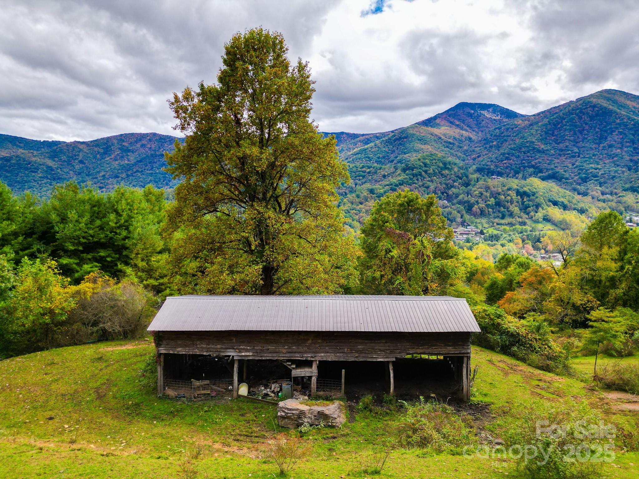 105 Home Place Road — Maggie Valley