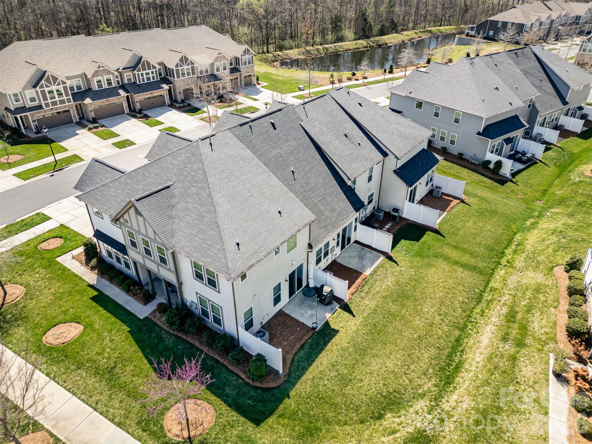 9320 Glenburn Lane — Charlotte