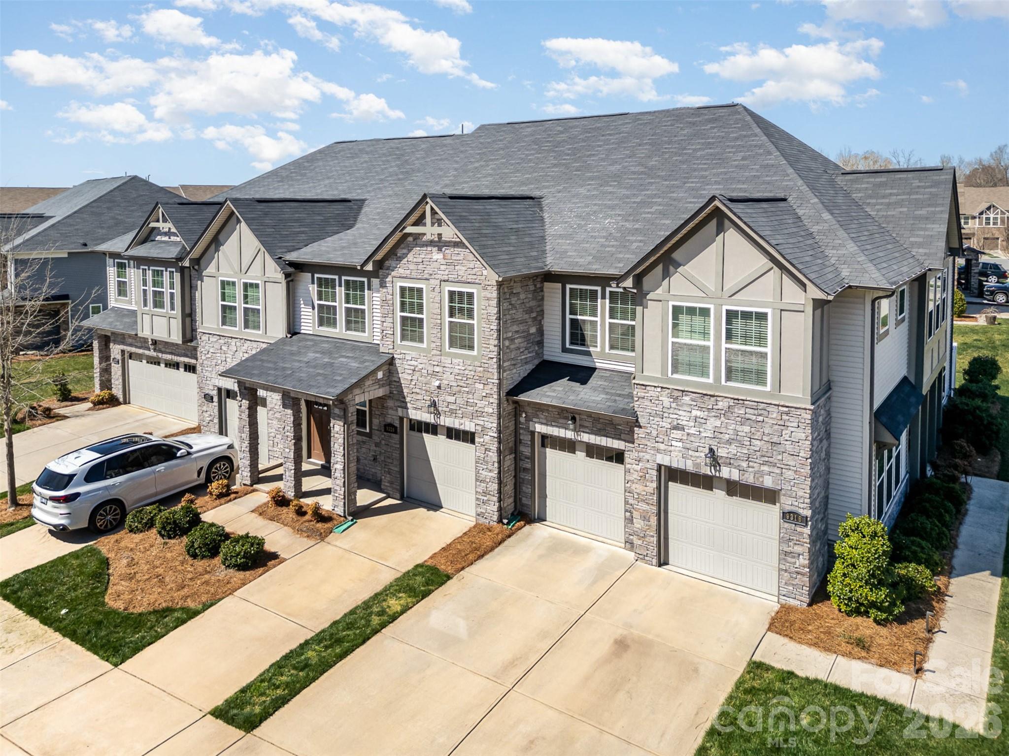 9320 Glenburn Lane — Charlotte