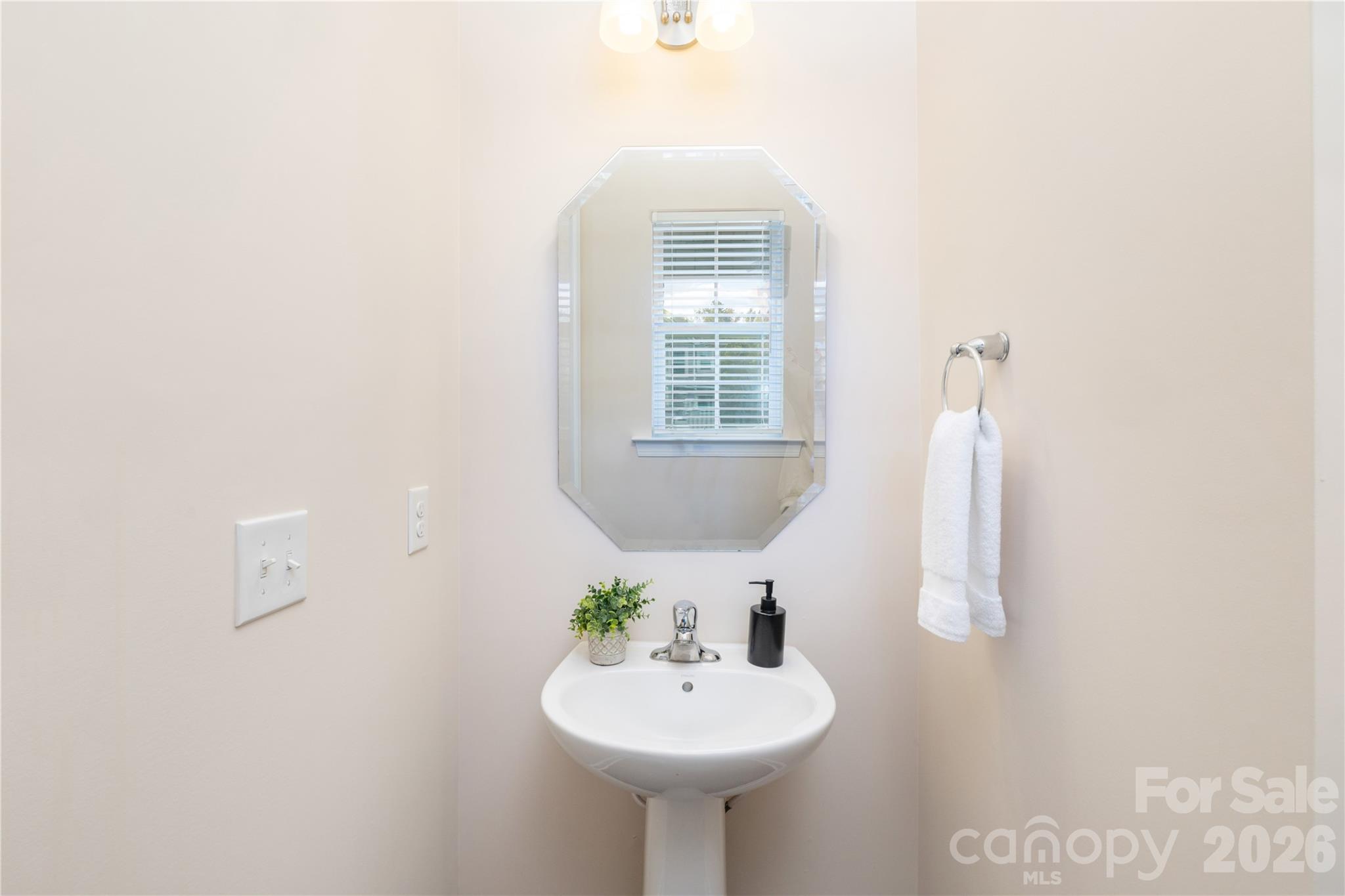 9320 Glenburn Lane — Charlotte