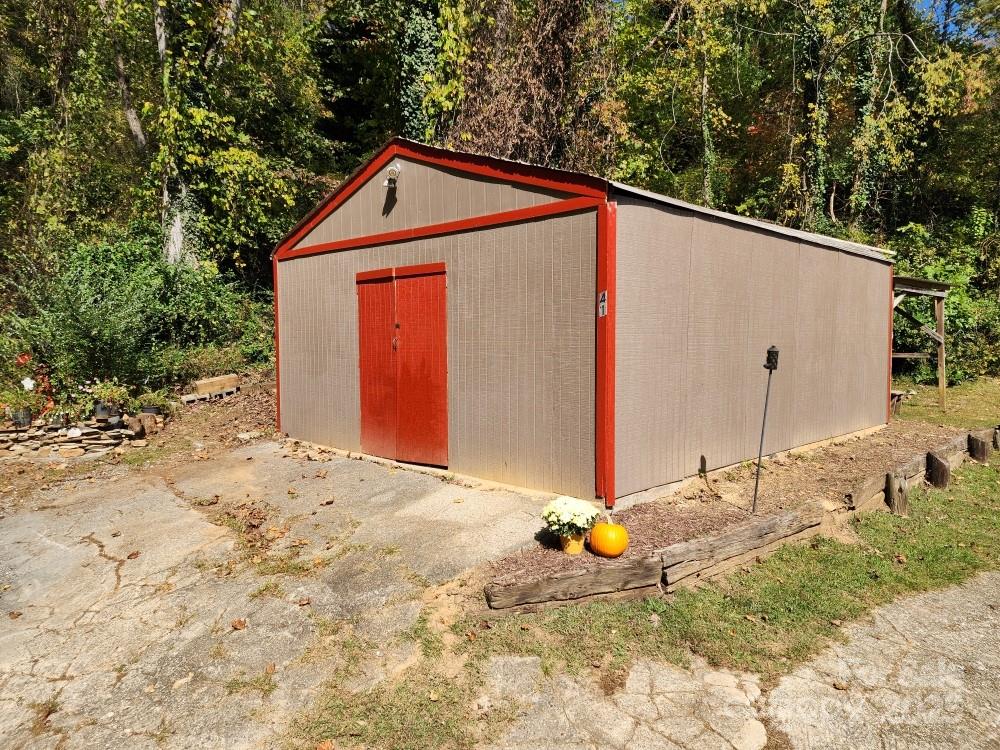 41 Gunches Dirt Road — Candler