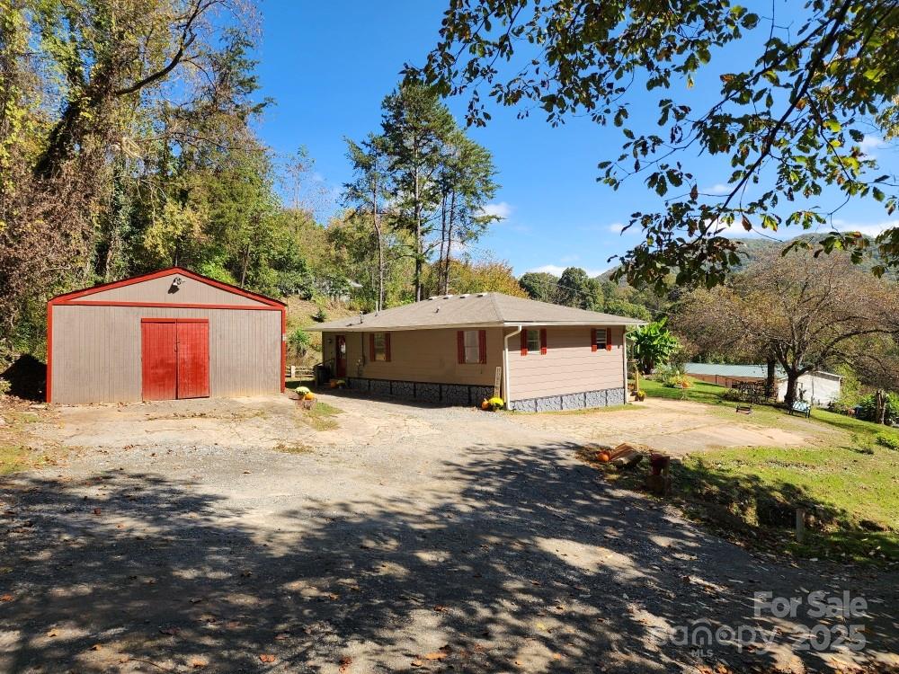 41 Gunches Dirt Road — Candler