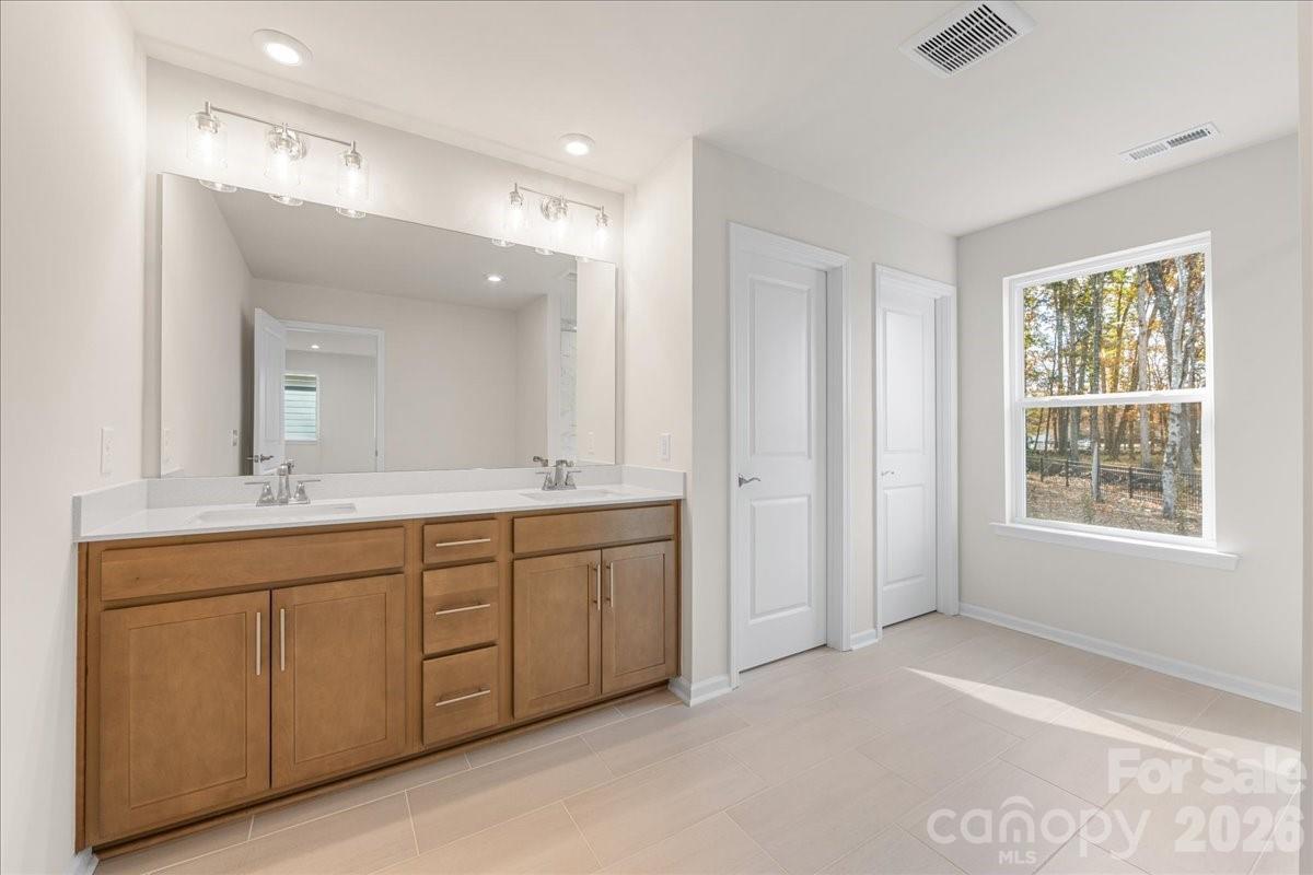8233 Franklin Trail Street — Mint Hill