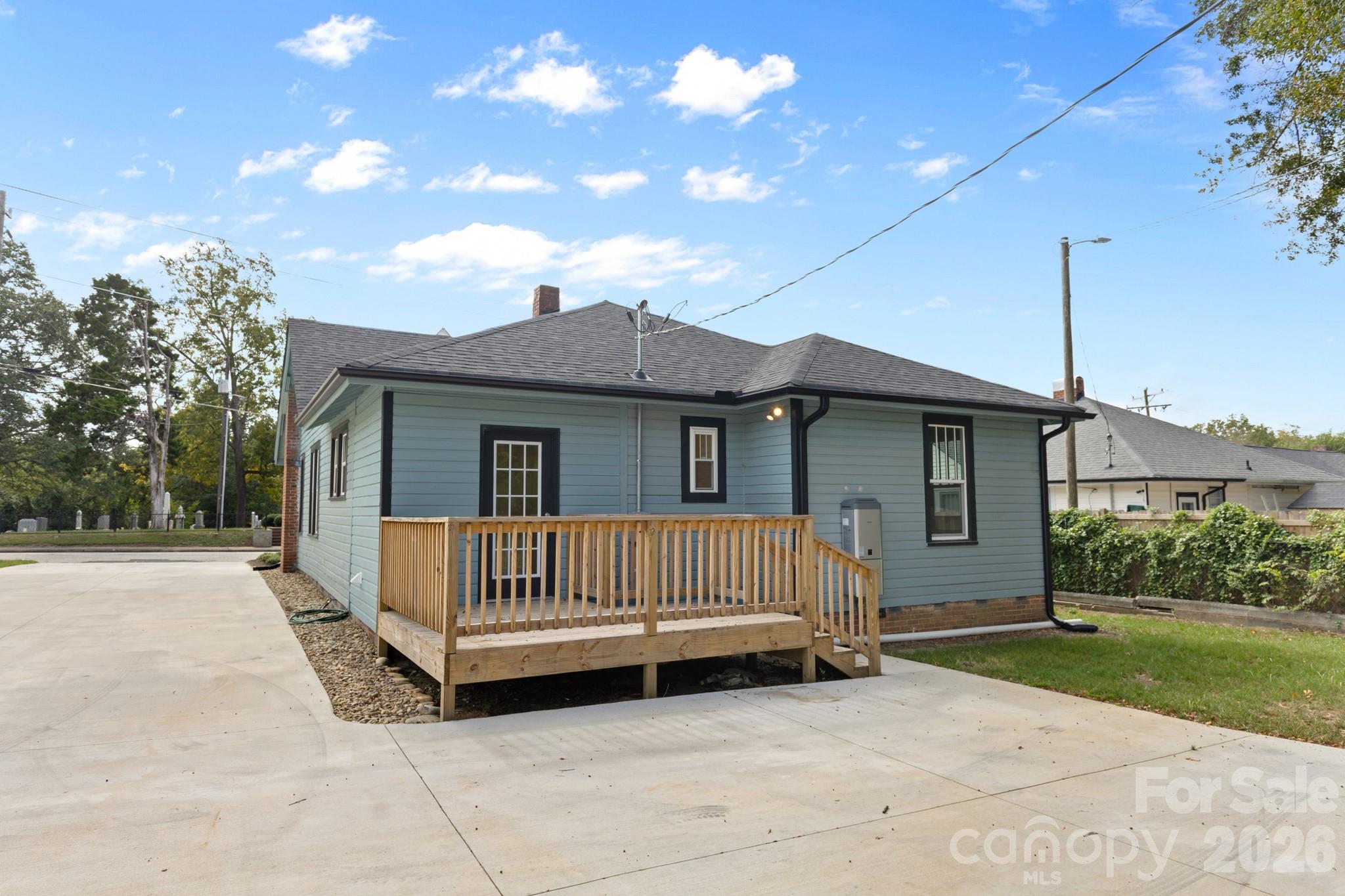 304 W Gay Street — Lancaster