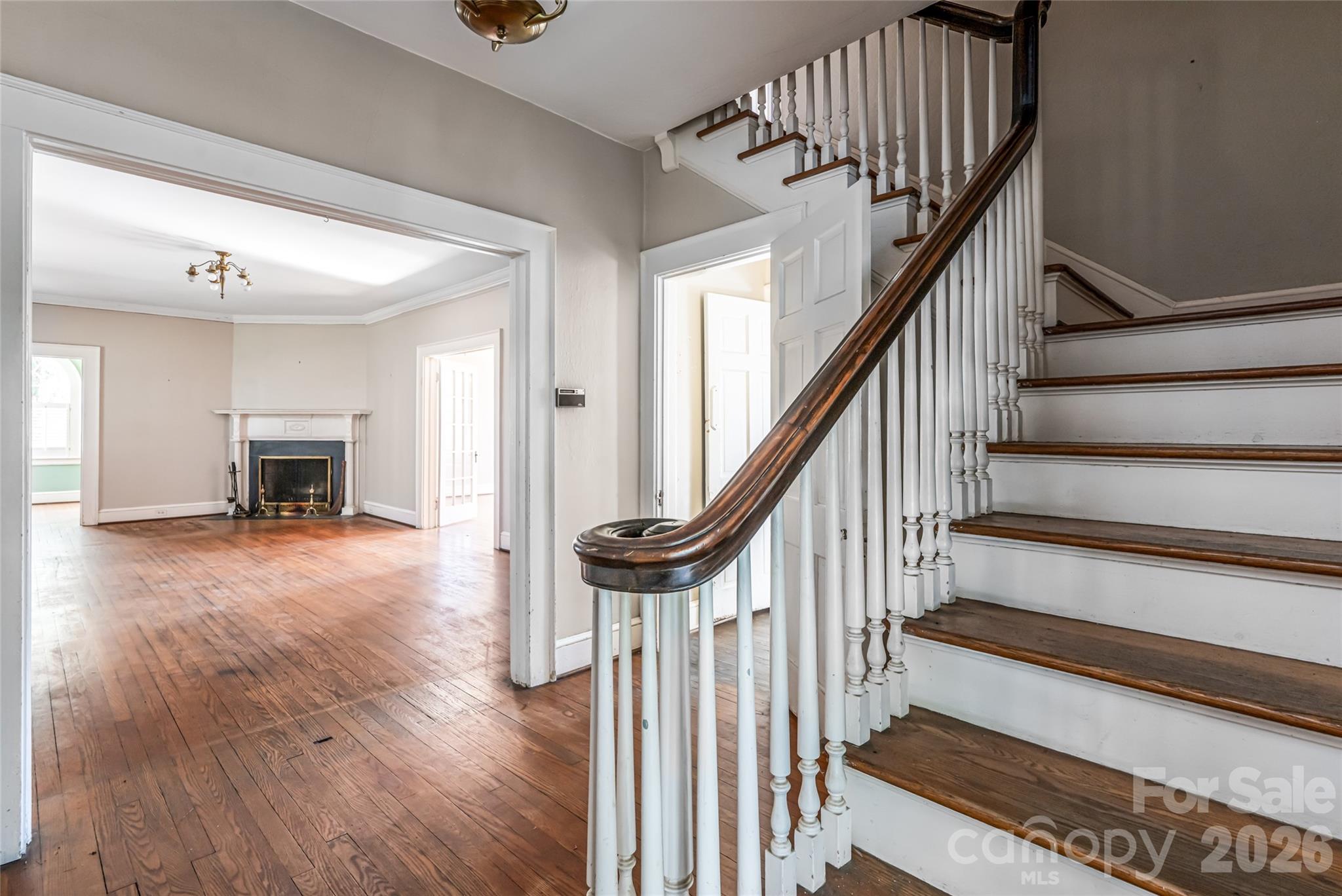 325 Vanderbilt Road — Asheville