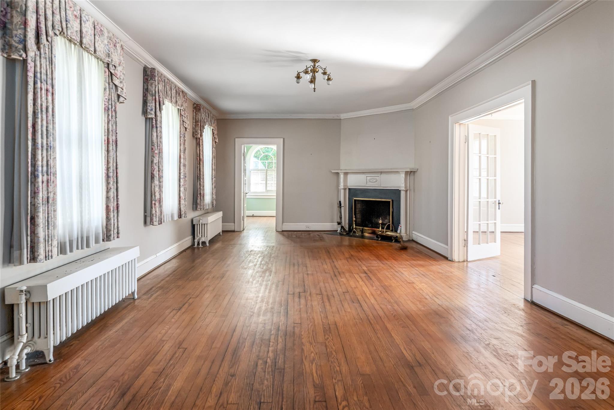 325 Vanderbilt Road — Asheville