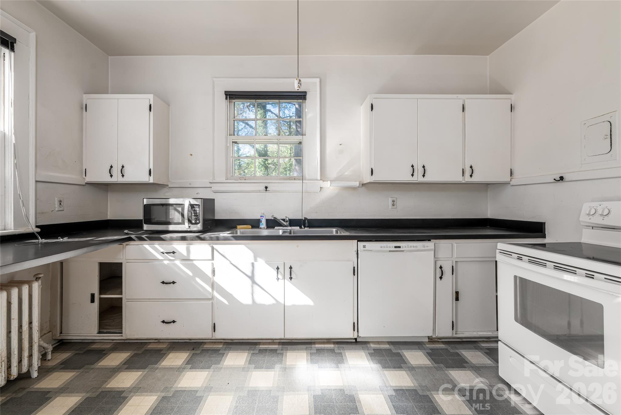 325 Vanderbilt Road — Asheville