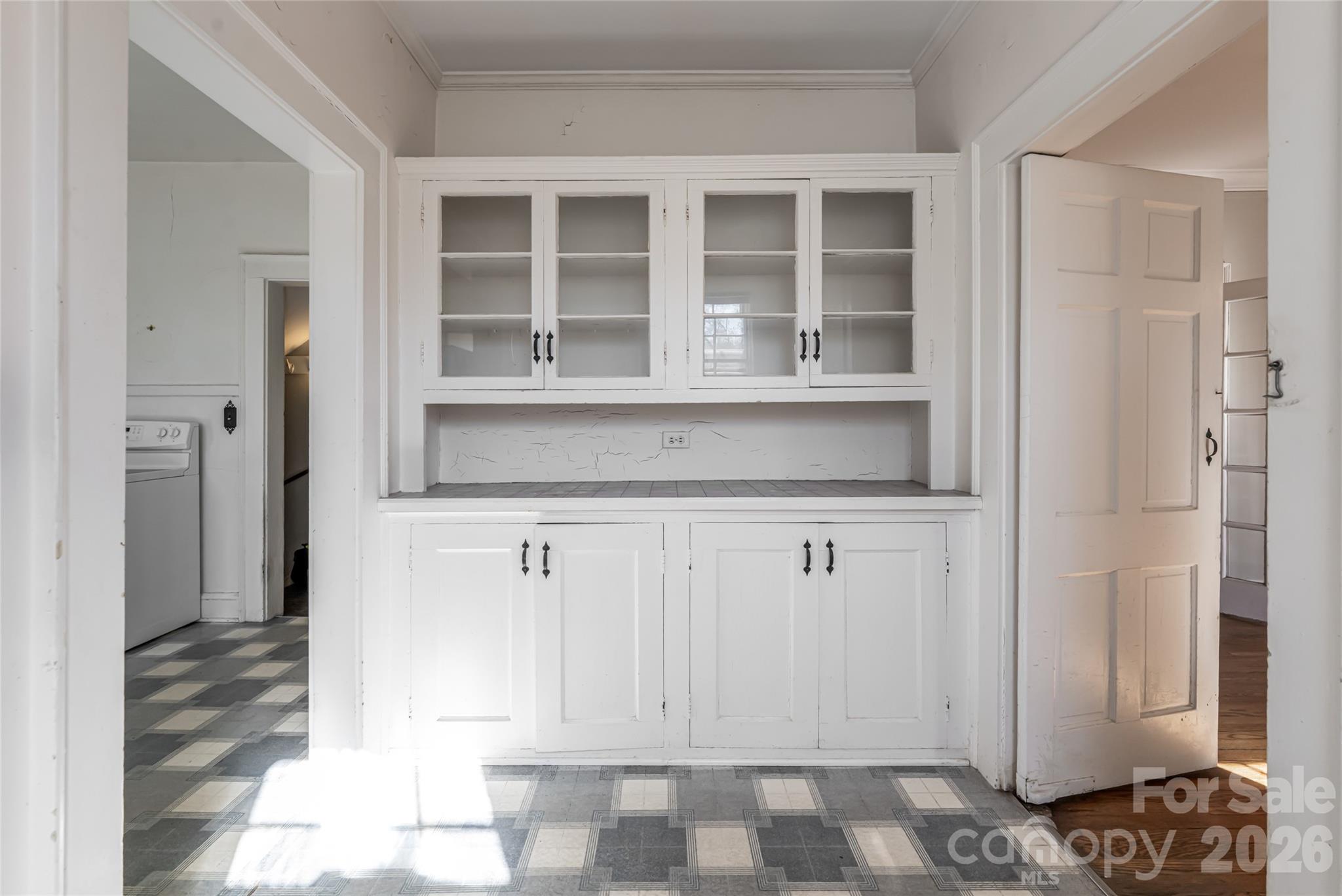 325 Vanderbilt Road — Asheville