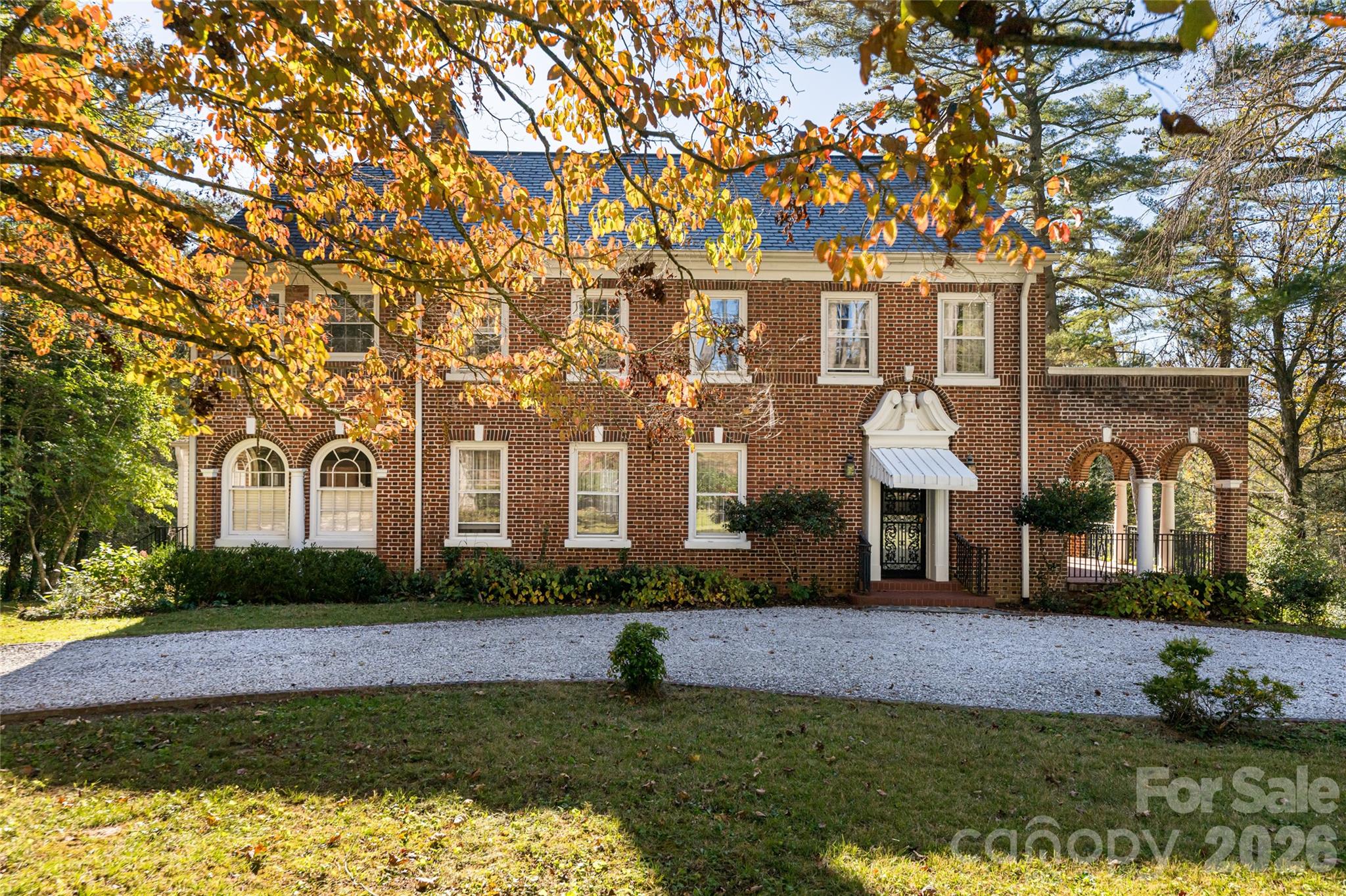 325 Vanderbilt Road — Asheville