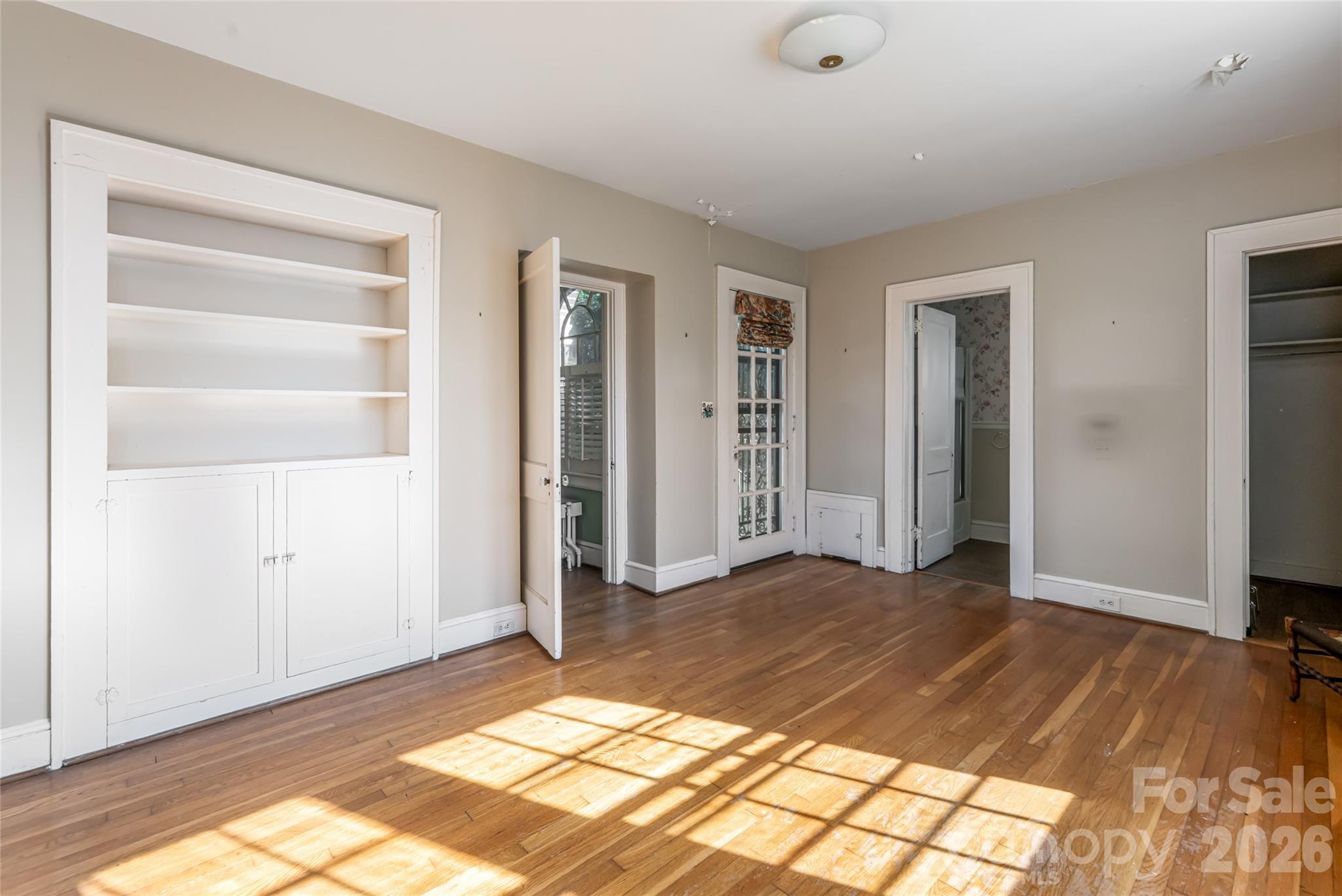 325 Vanderbilt Road — Asheville