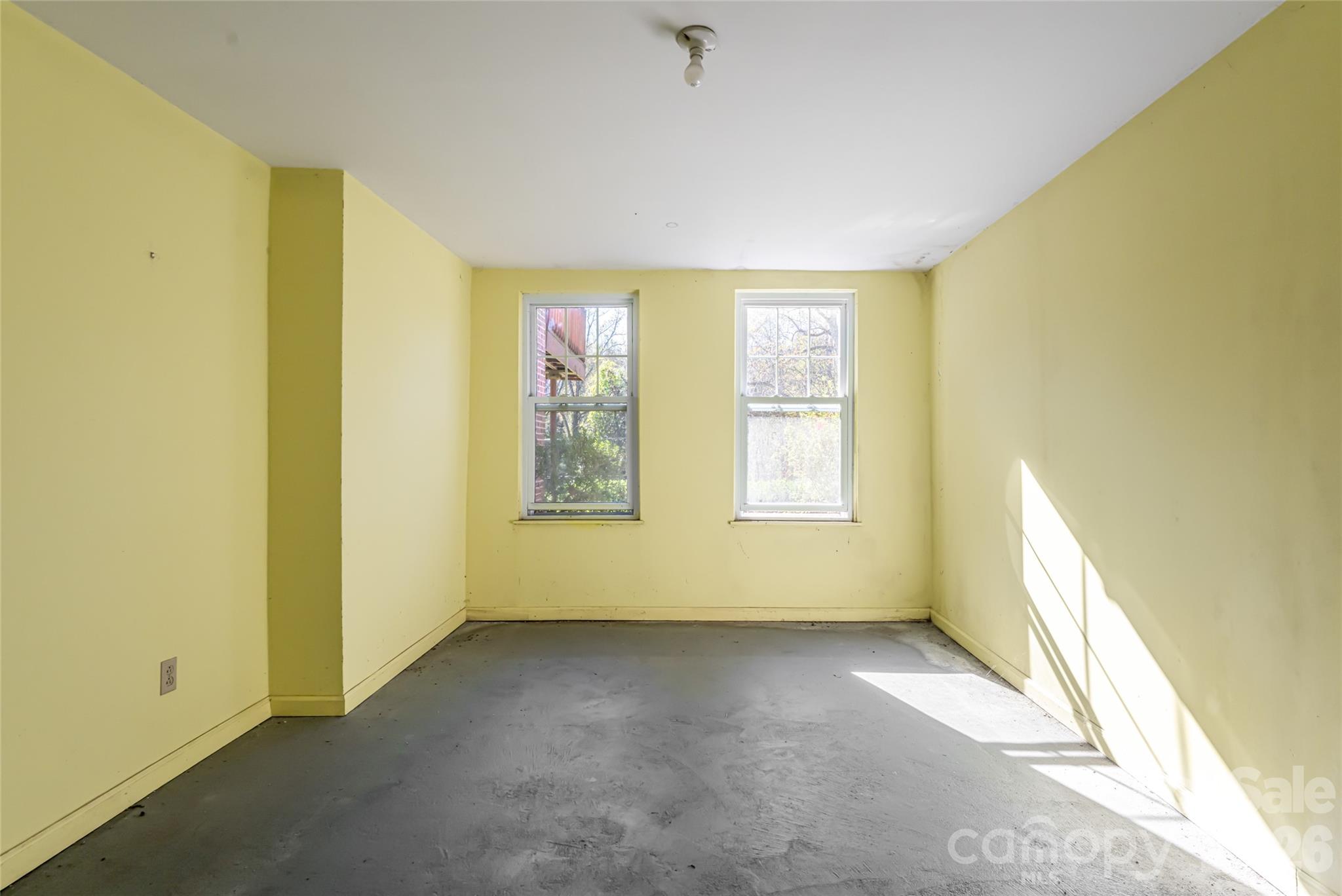 325 Vanderbilt Road — Asheville