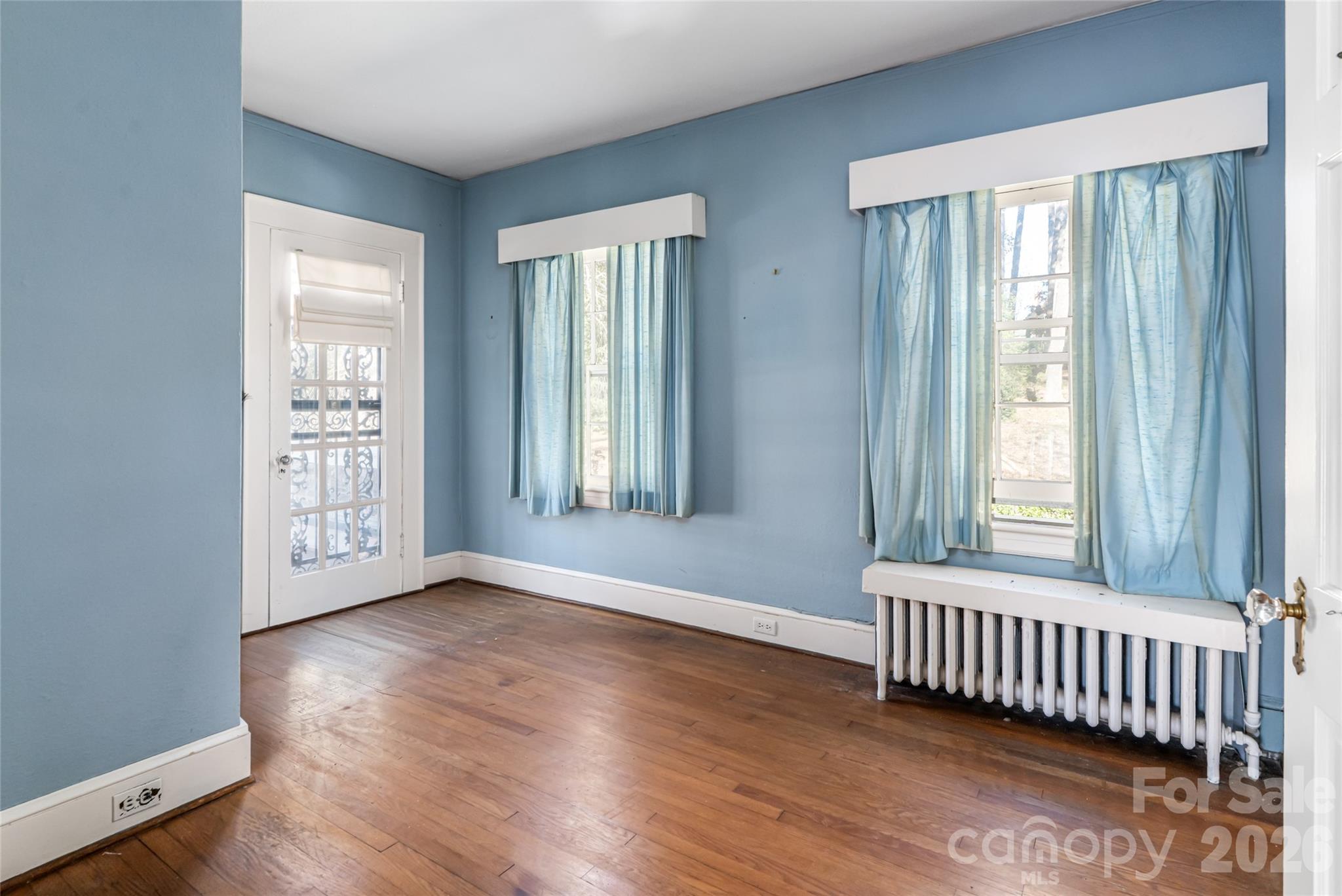 325 Vanderbilt Road — Asheville