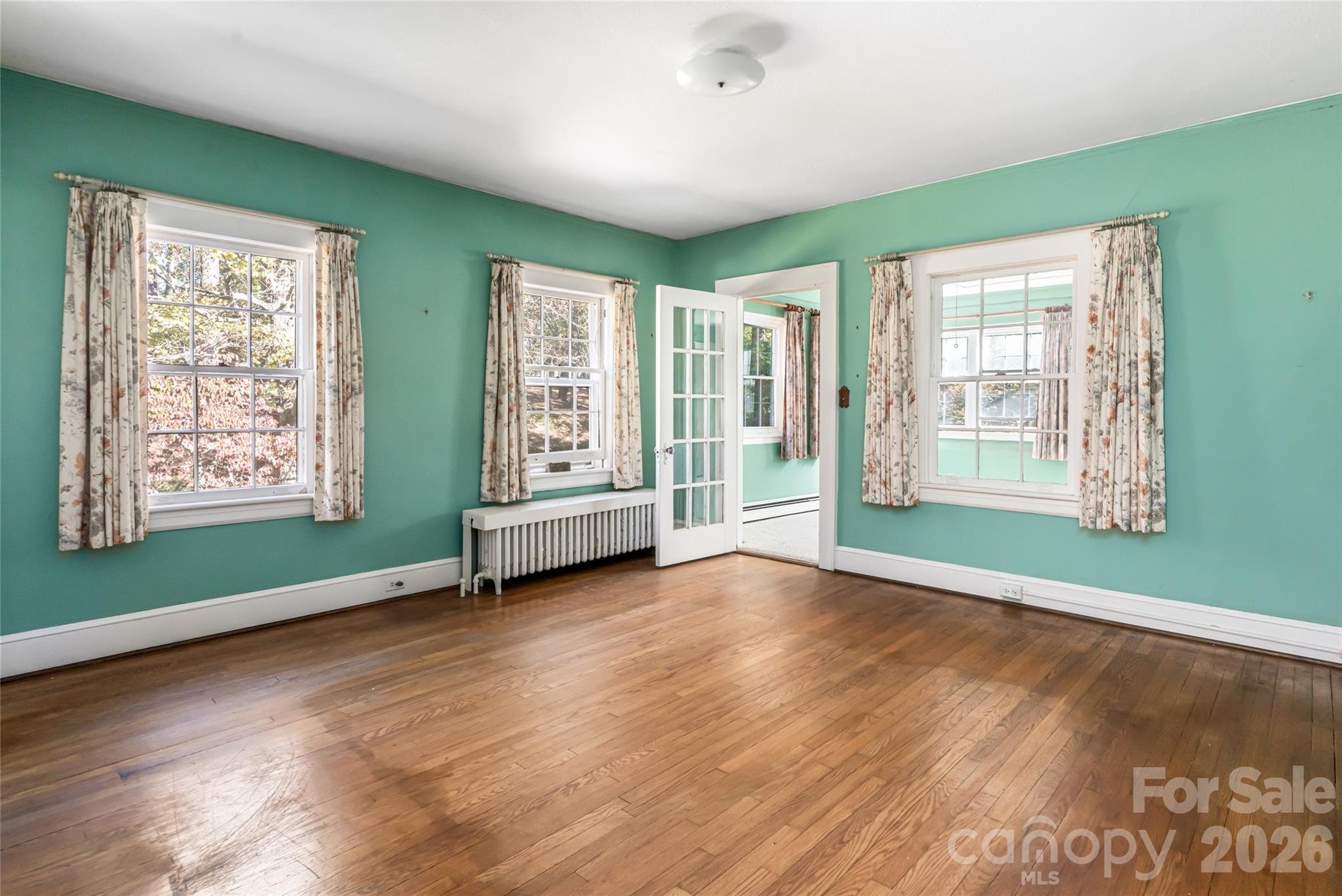 325 Vanderbilt Road — Asheville