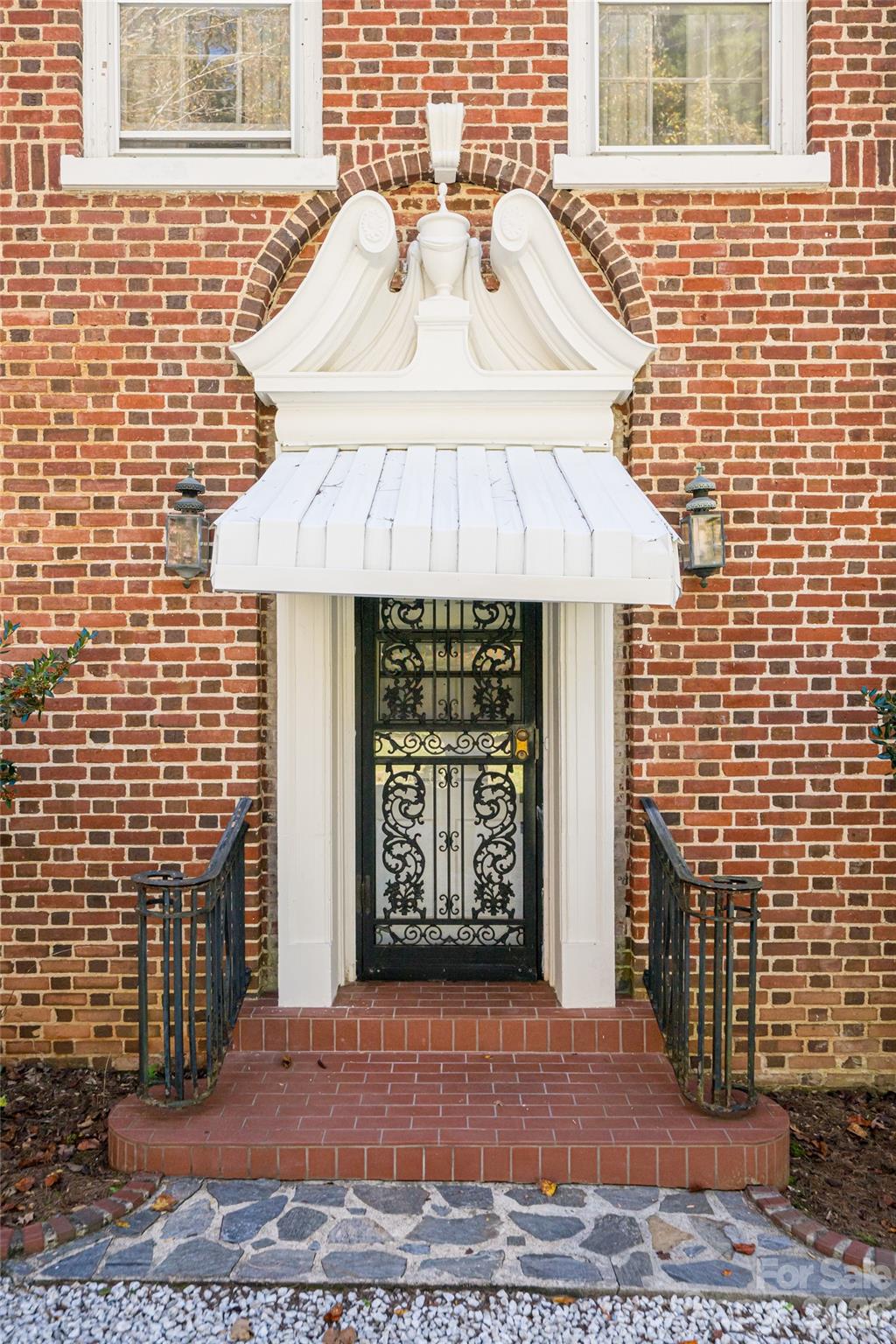 325 Vanderbilt Road — Asheville