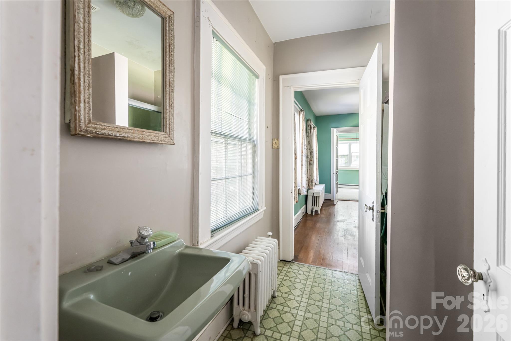 325 Vanderbilt Road — Asheville