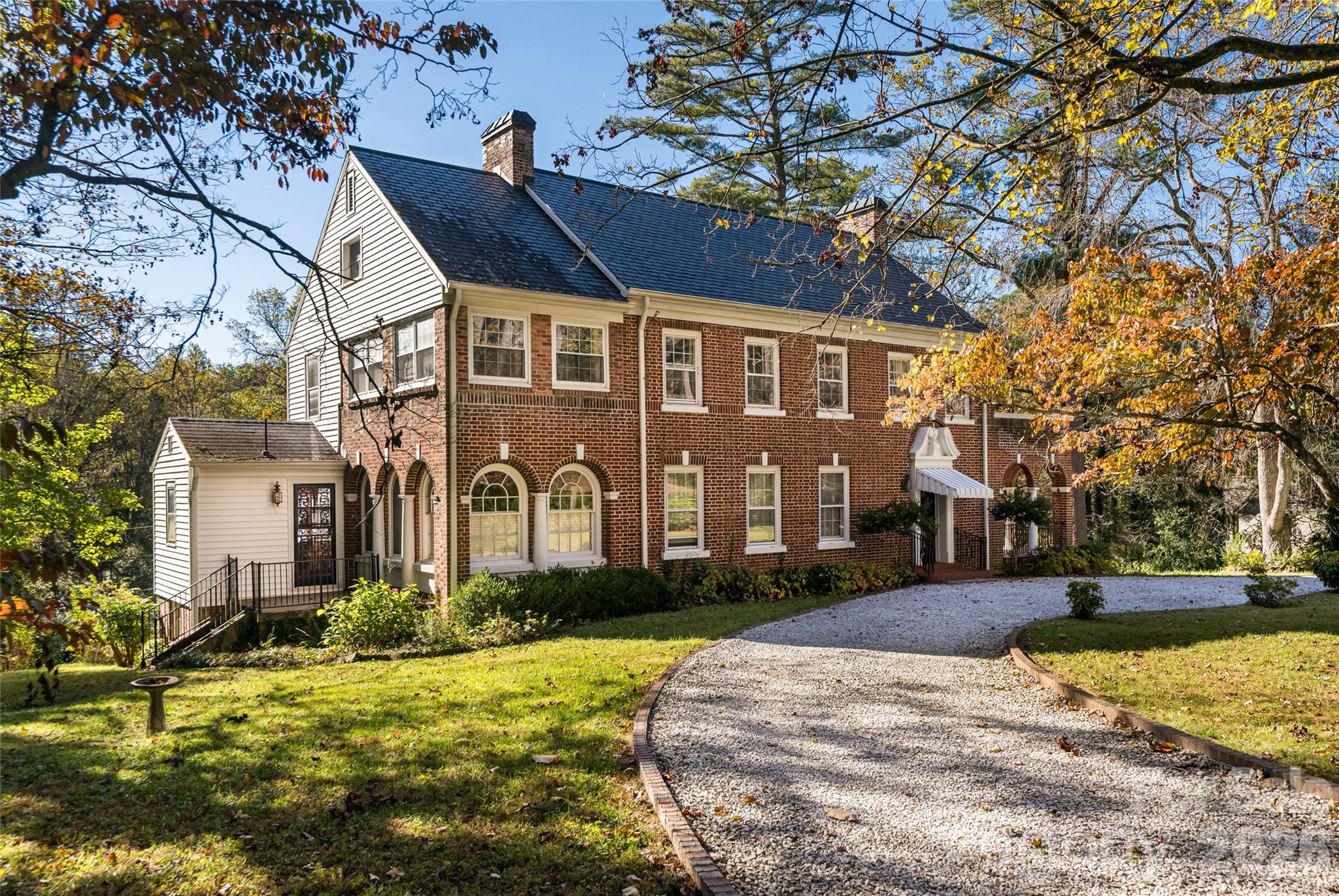 325 Vanderbilt Road — Asheville