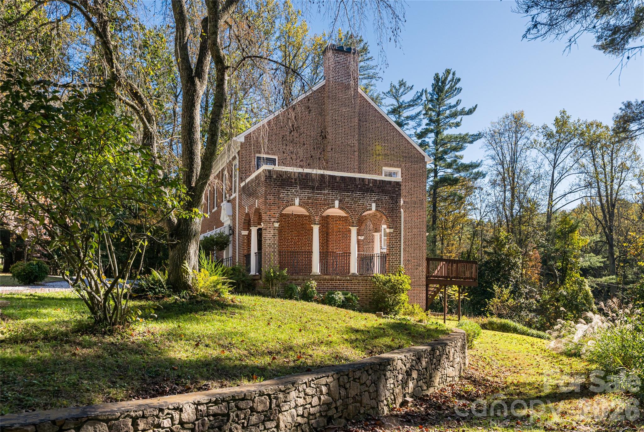 325 Vanderbilt Road — Asheville