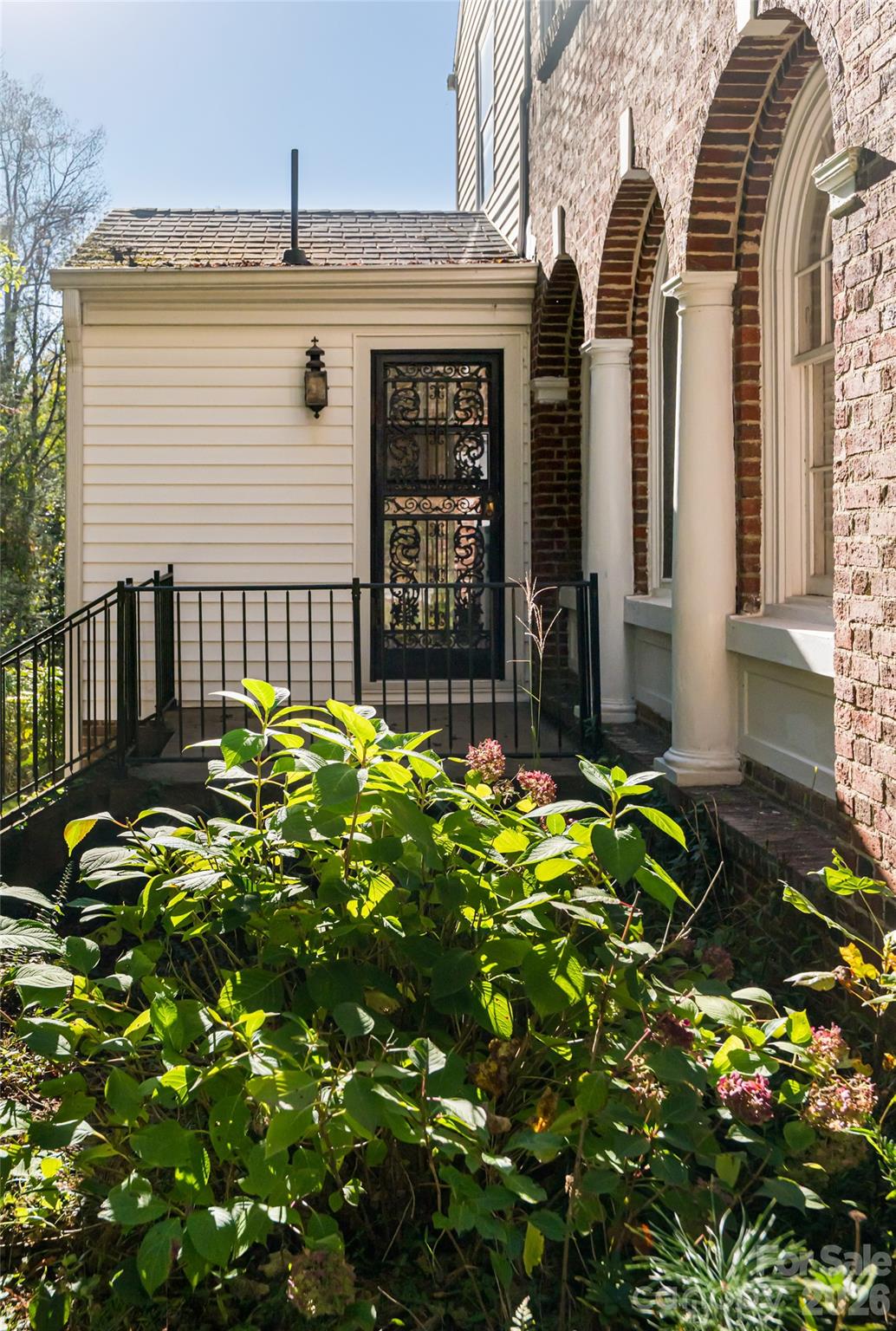 325 Vanderbilt Road — Asheville