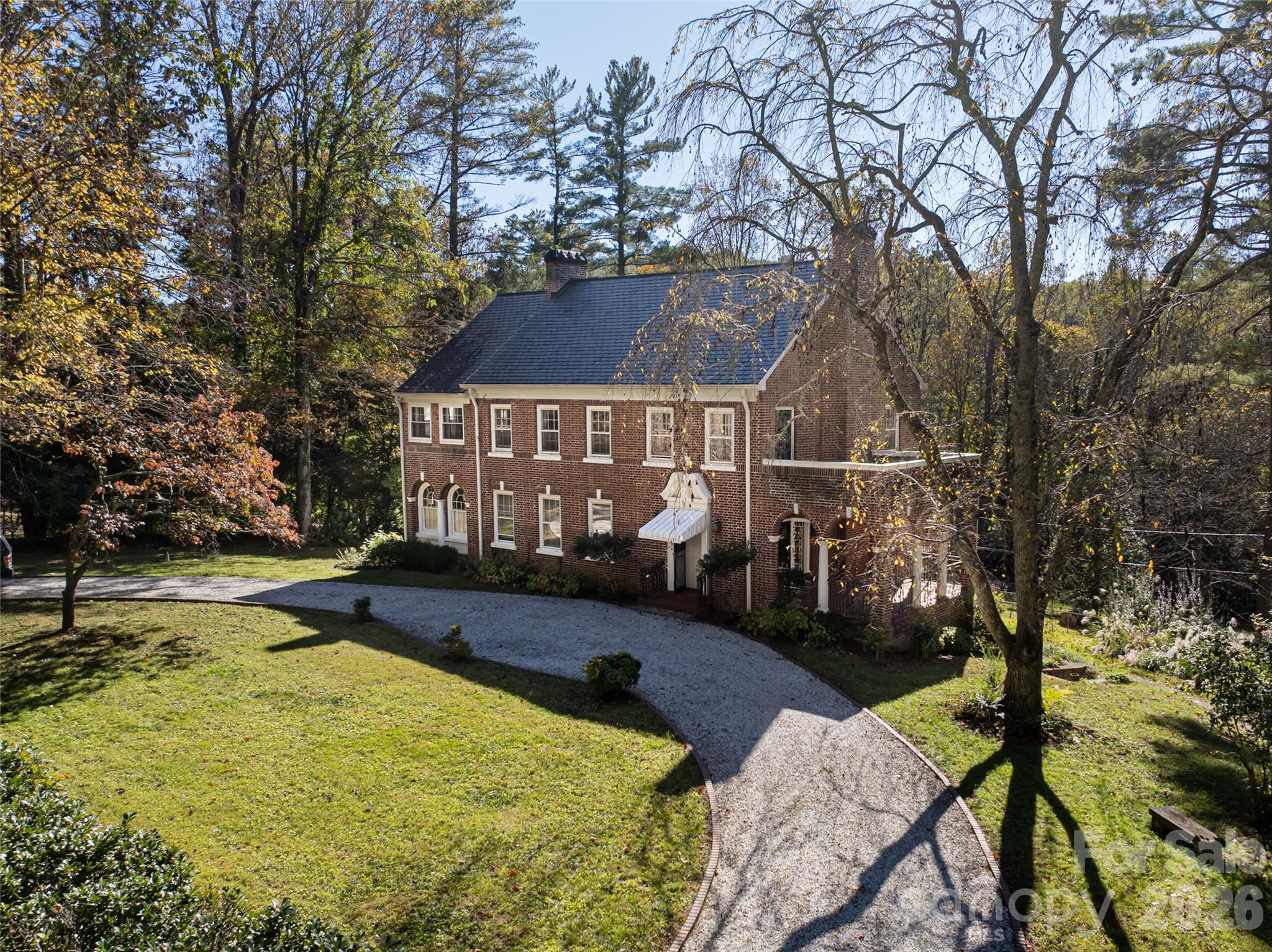 325 Vanderbilt Road — Asheville