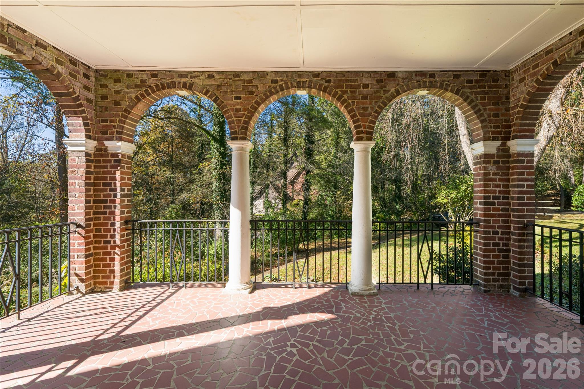 325 Vanderbilt Road — Asheville